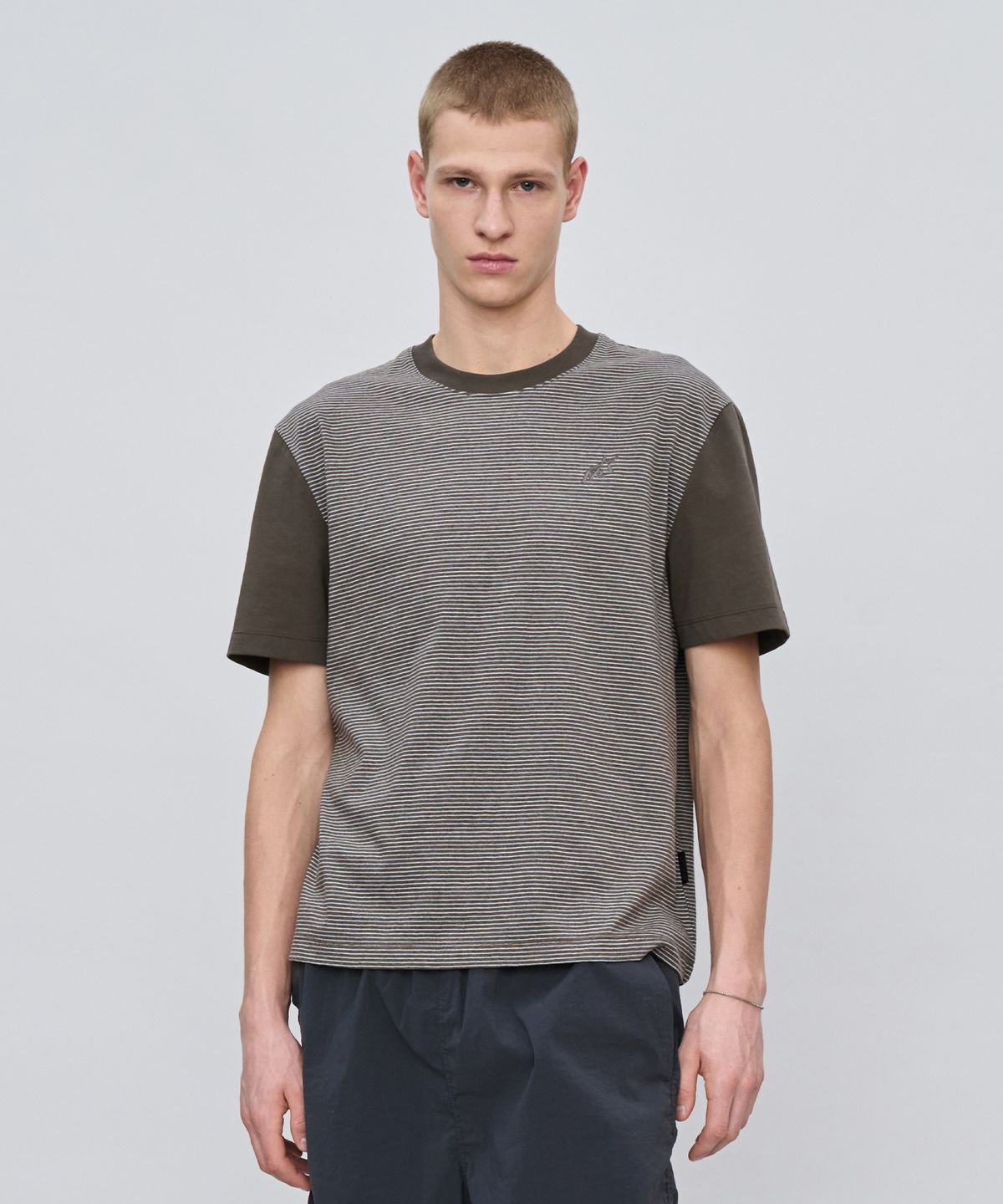 메아(MEA) STAR STRIPE T-SHIRT [BROWN]