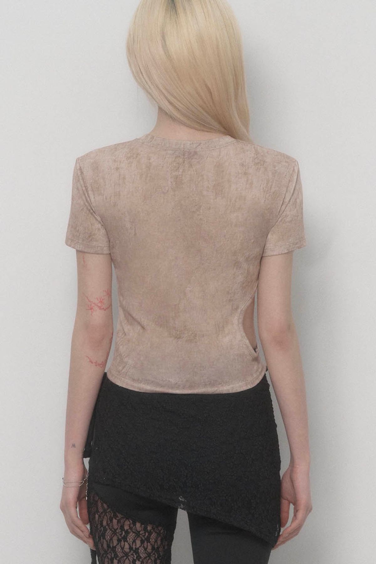 에트오소메(ETRE AU SOMMET) Graphic Side-hole Top (Moca mousse)