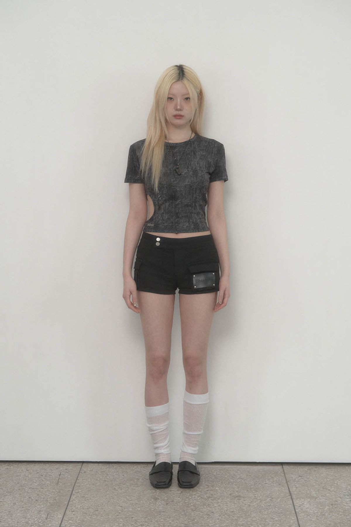 에트오소메(ETRE AU SOMMET) Graphic Side-hole Top (Black)