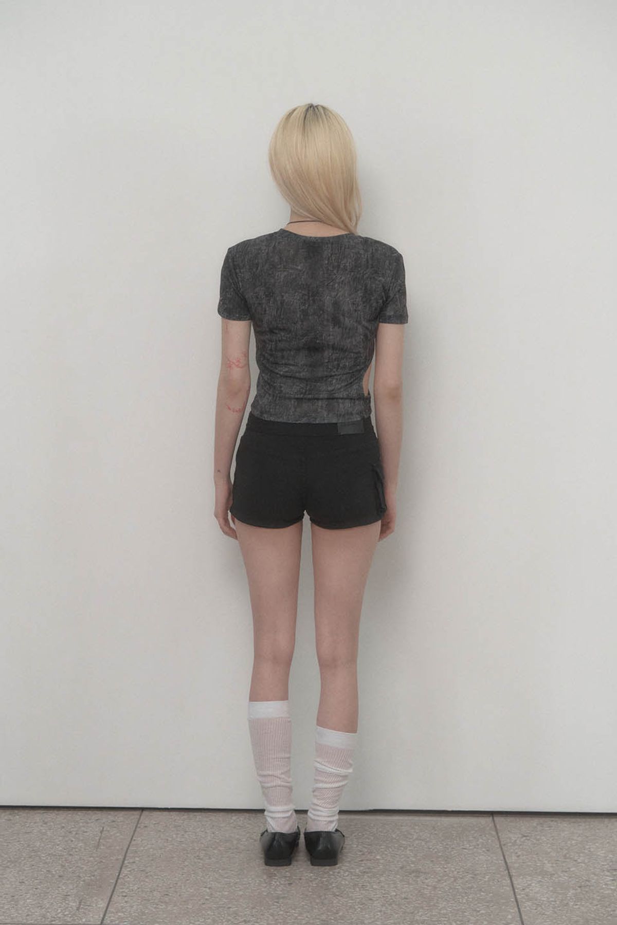 에트오소메(ETRE AU SOMMET) Graphic Side-hole Top (Black)