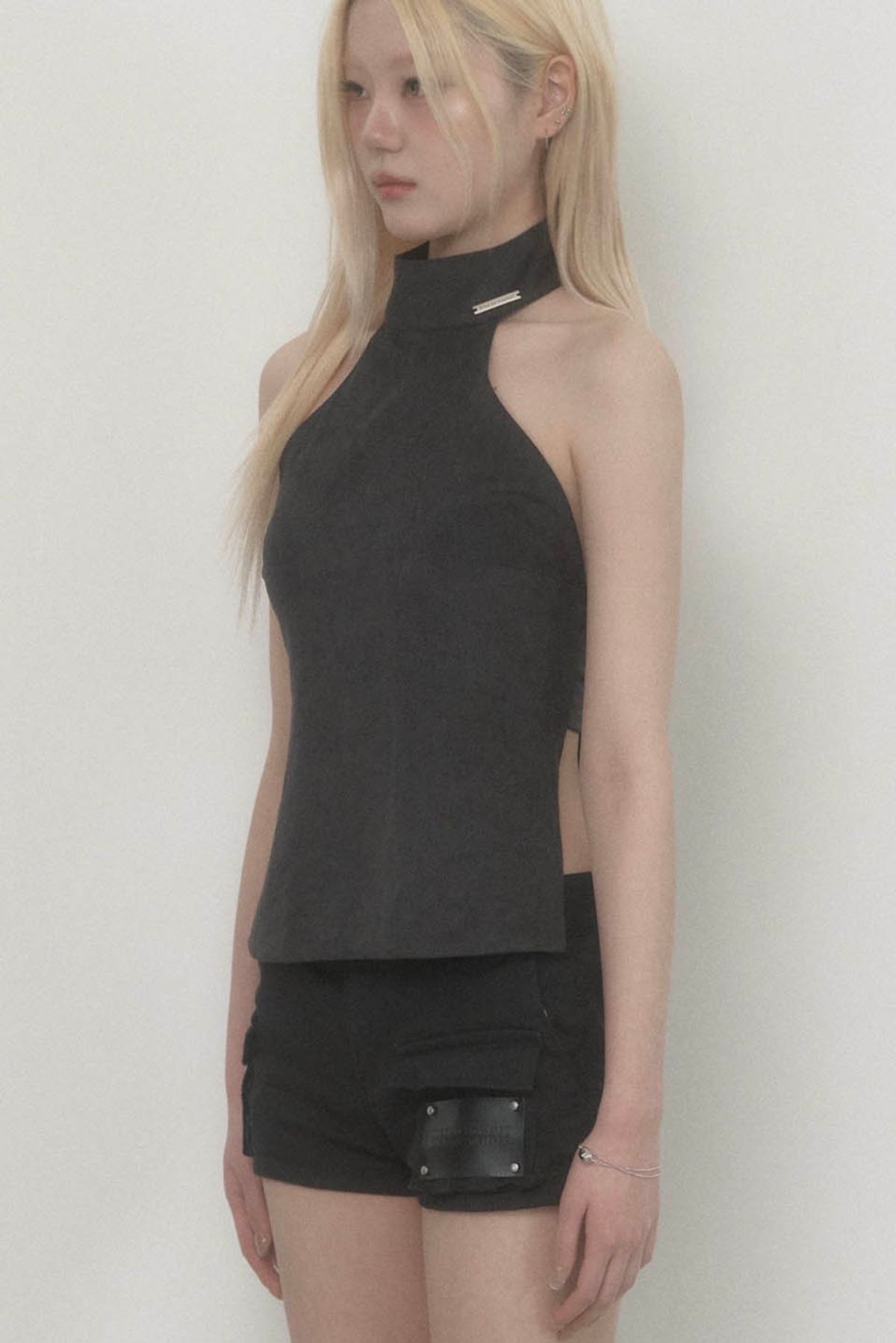 에트오소메(ETRE AU SOMMET) Back Big-belt Halter Top (Black)