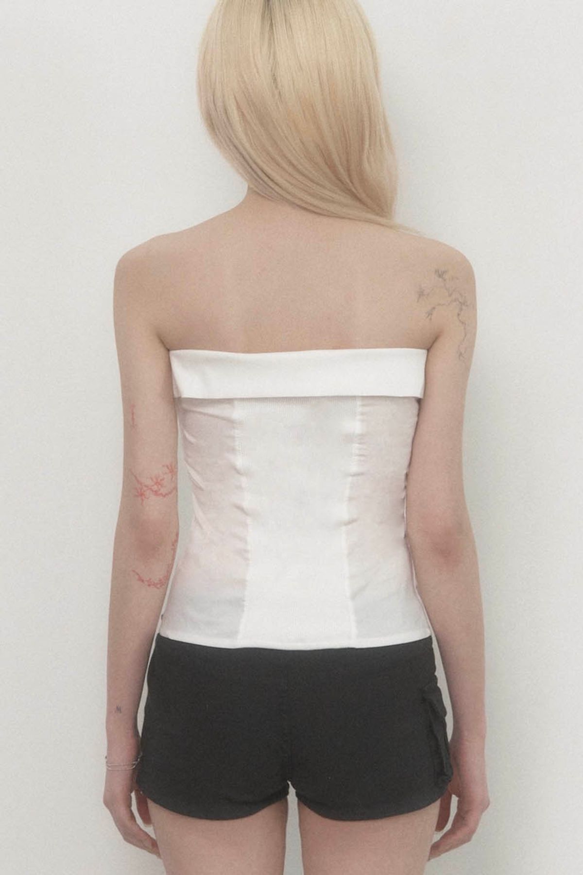 에트오소메(ETRE AU SOMMET) Tie Shirt Tube Top (White)
