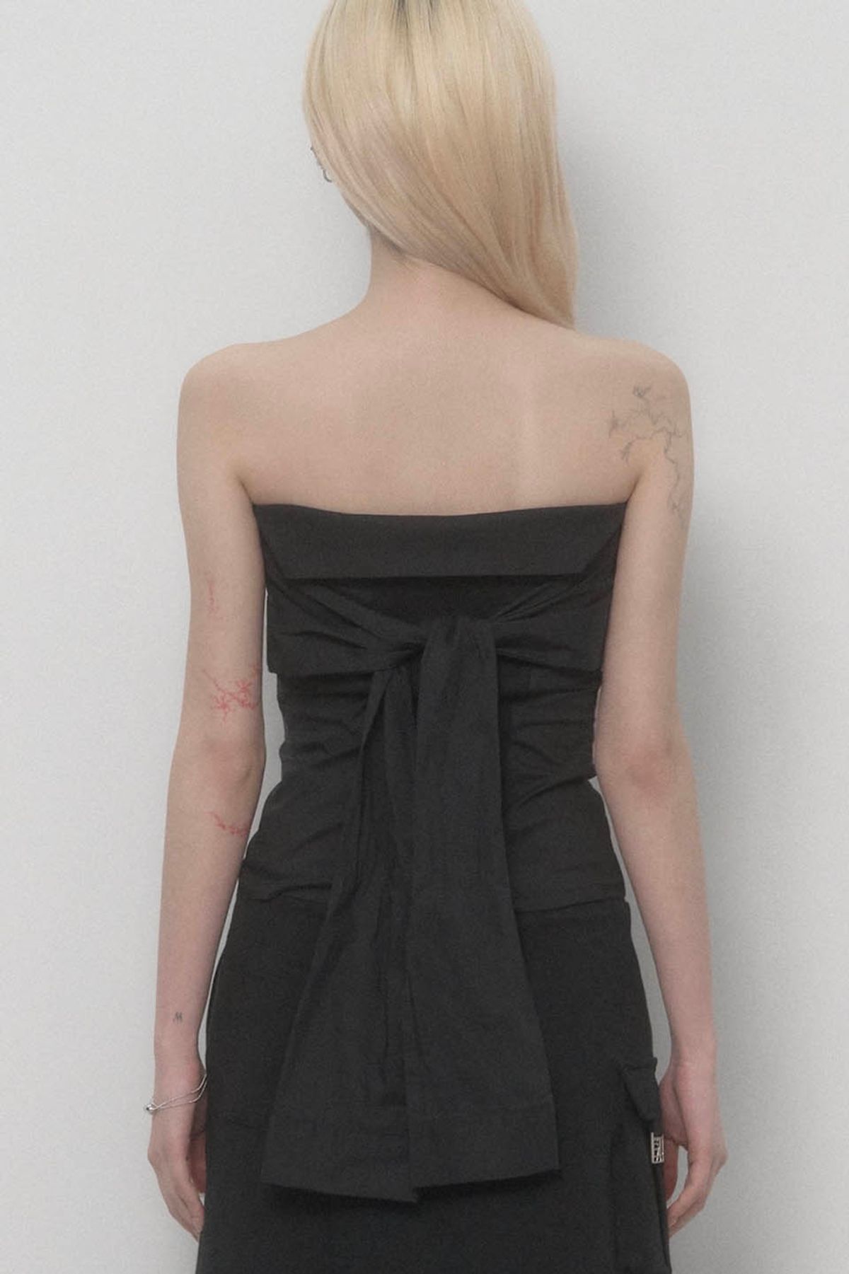 에트오소메(ETRE AU SOMMET) Tie Shirt Tube Top (Black)