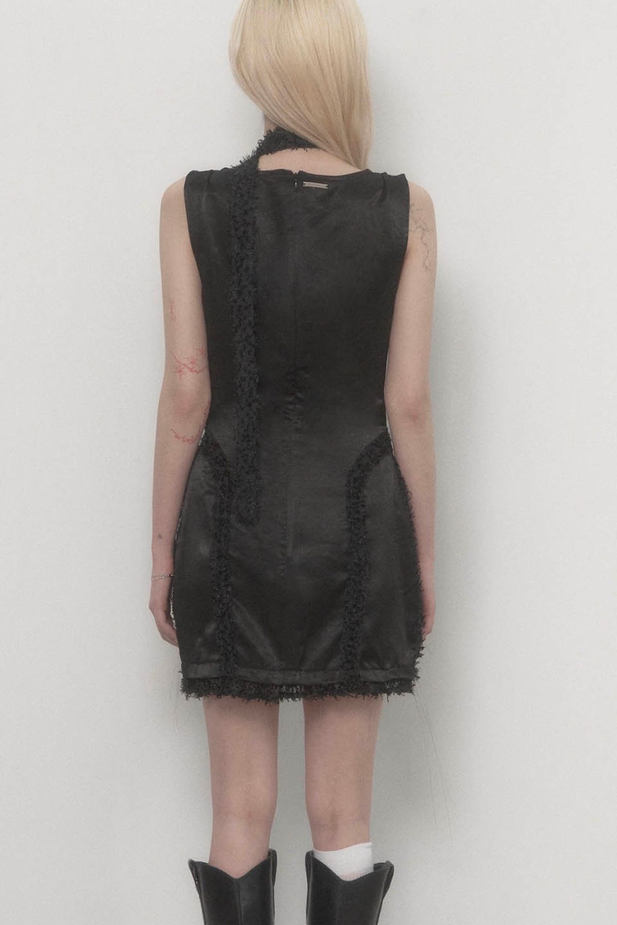에트오소메(ETRE AU SOMMET) Draped Lace Dress (Black)