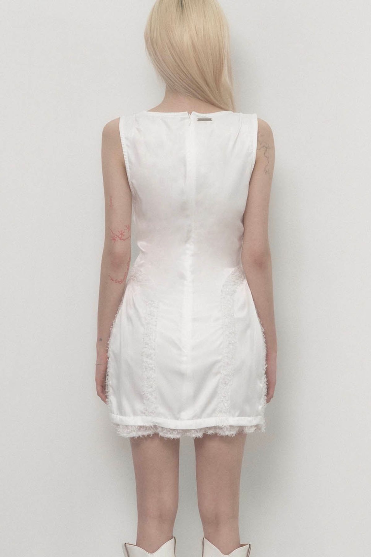 에트오소메(ETRE AU SOMMET) Draped Lace Dress (White)