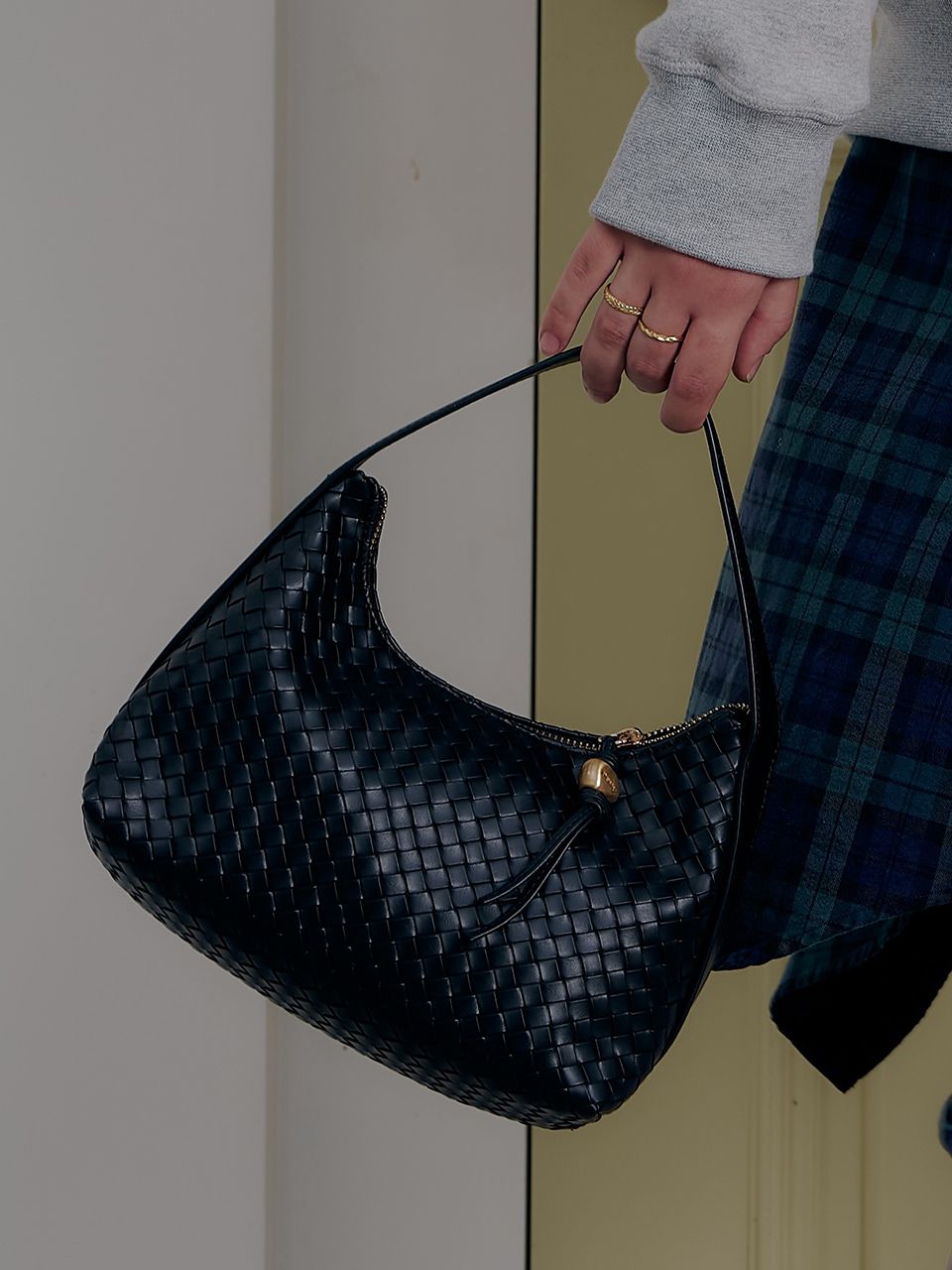 MUSINSA | DENU Jane Weaving Tote Bag [BLACK]