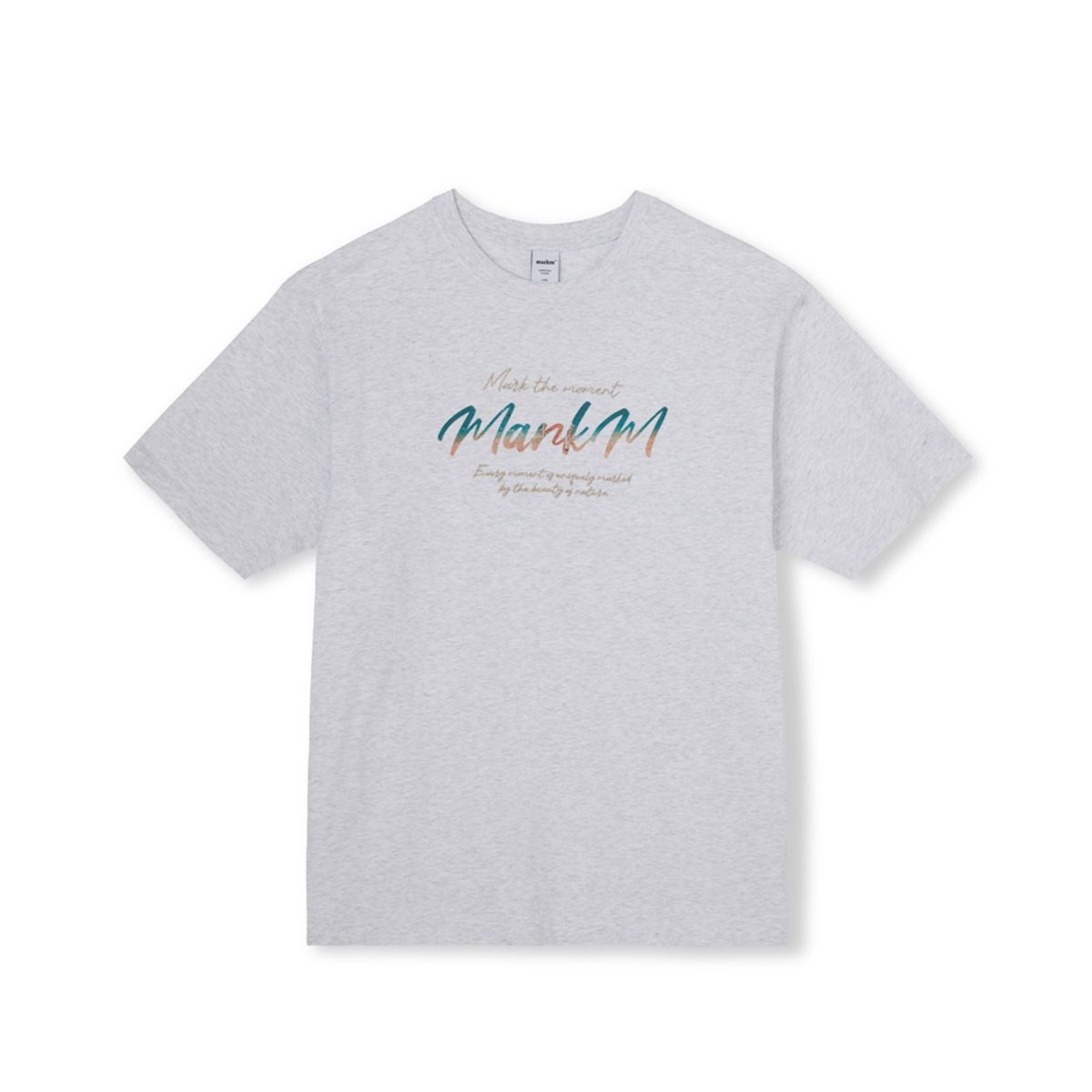 마크엠(MARKM) 커브드 로고 반팔 티셔츠 (MKIBC8803)