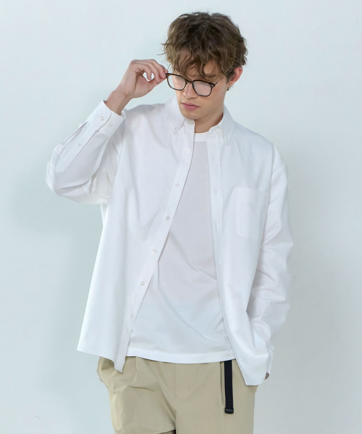 베이직하우스(BASIC HOUSE) 옥스포드 세미오버핏 긴팔셔츠 화이트
