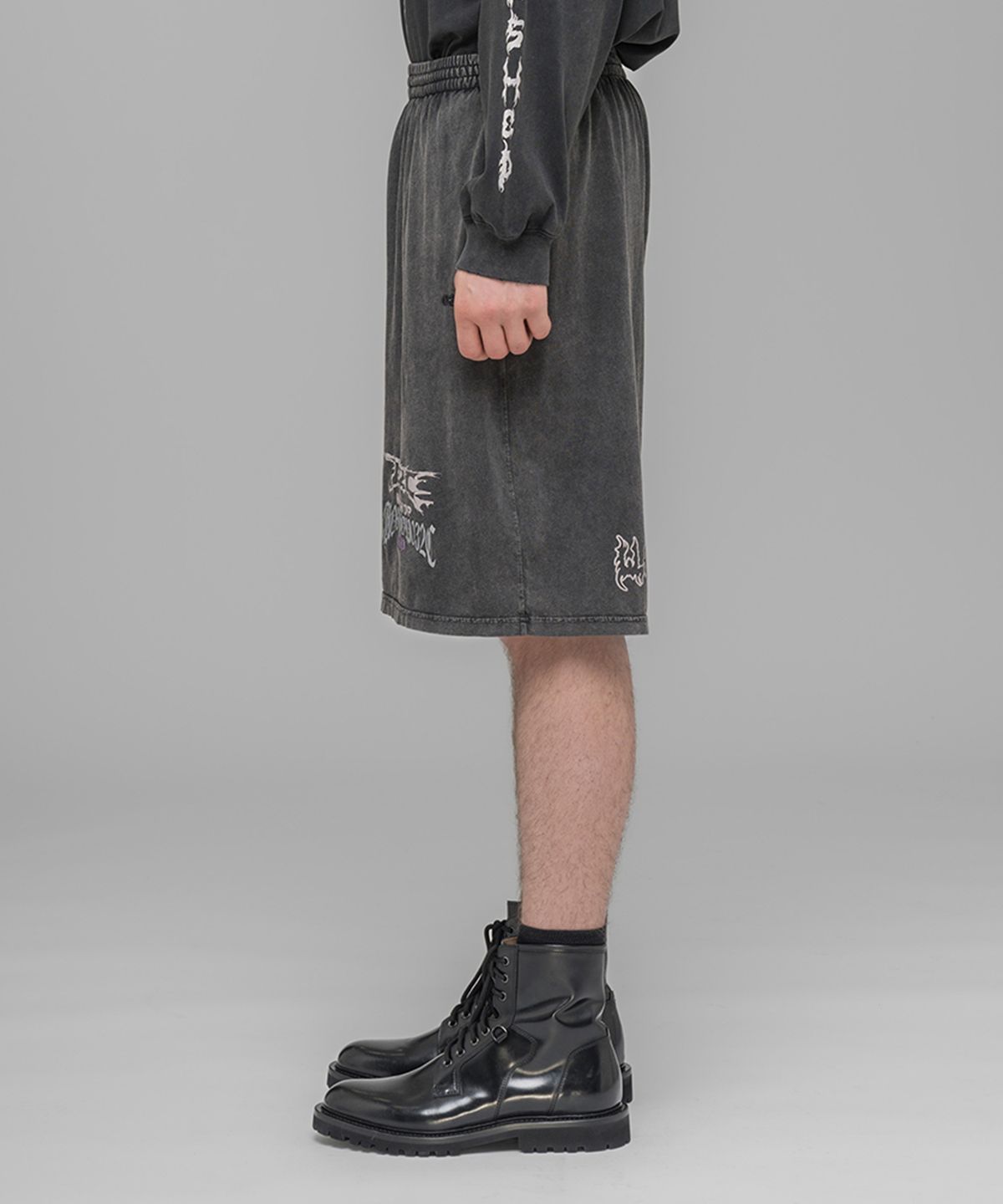 032씨(032C) (U) 텔레프레센스 컴포트 미드 쇼츠 페이디드 블랙 TELEPRESENCE COMFORT SHORTS FADED BLACK