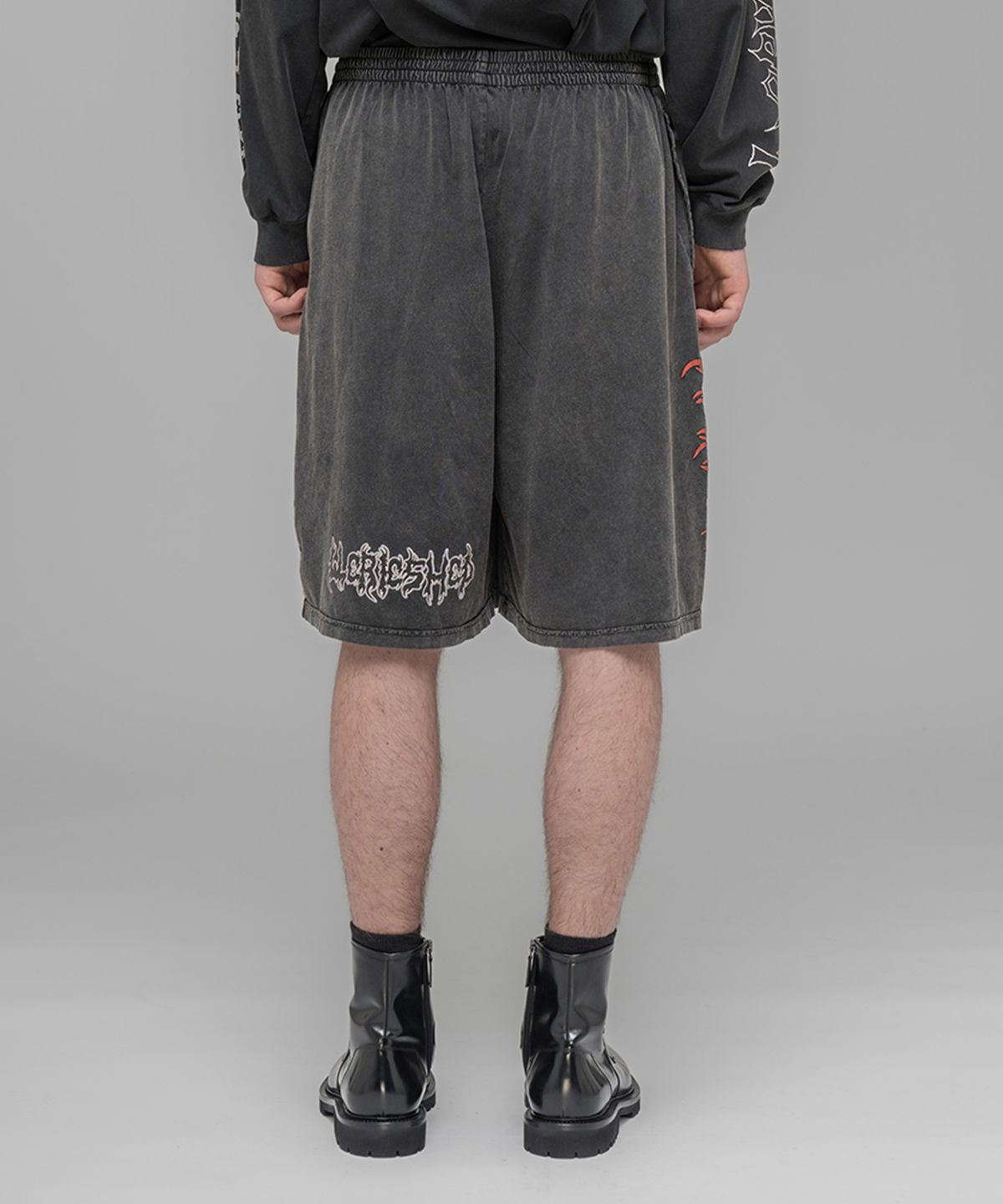 032씨(032C) (U) 텔레프레센스 컴포트 미드 쇼츠 페이디드 블랙 TELEPRESENCE COMFORT SHORTS FADED BLACK