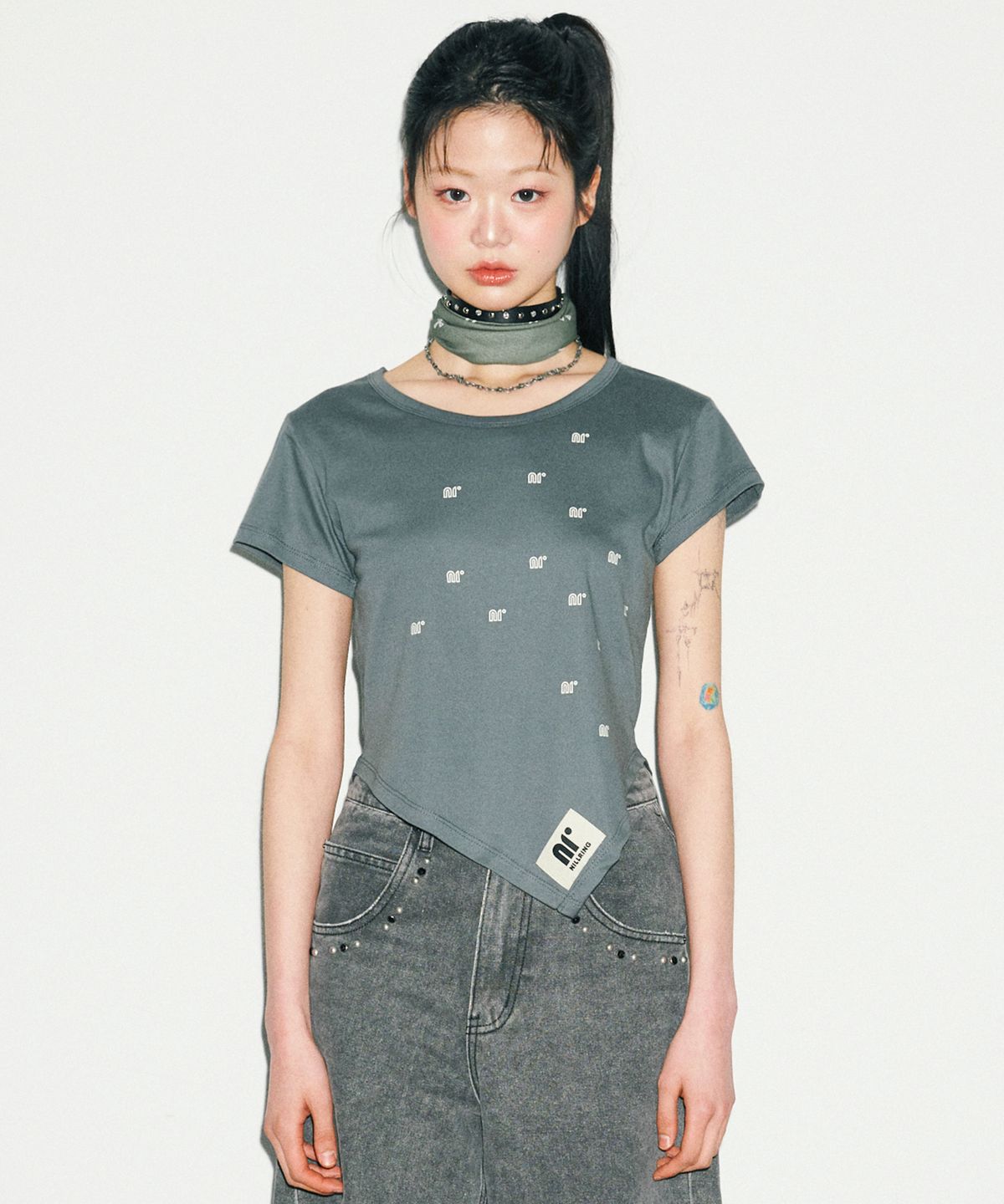 닐링(NILLRING) T10.00 Unbalanced Short-sleeved Print T-shirt_Khaki