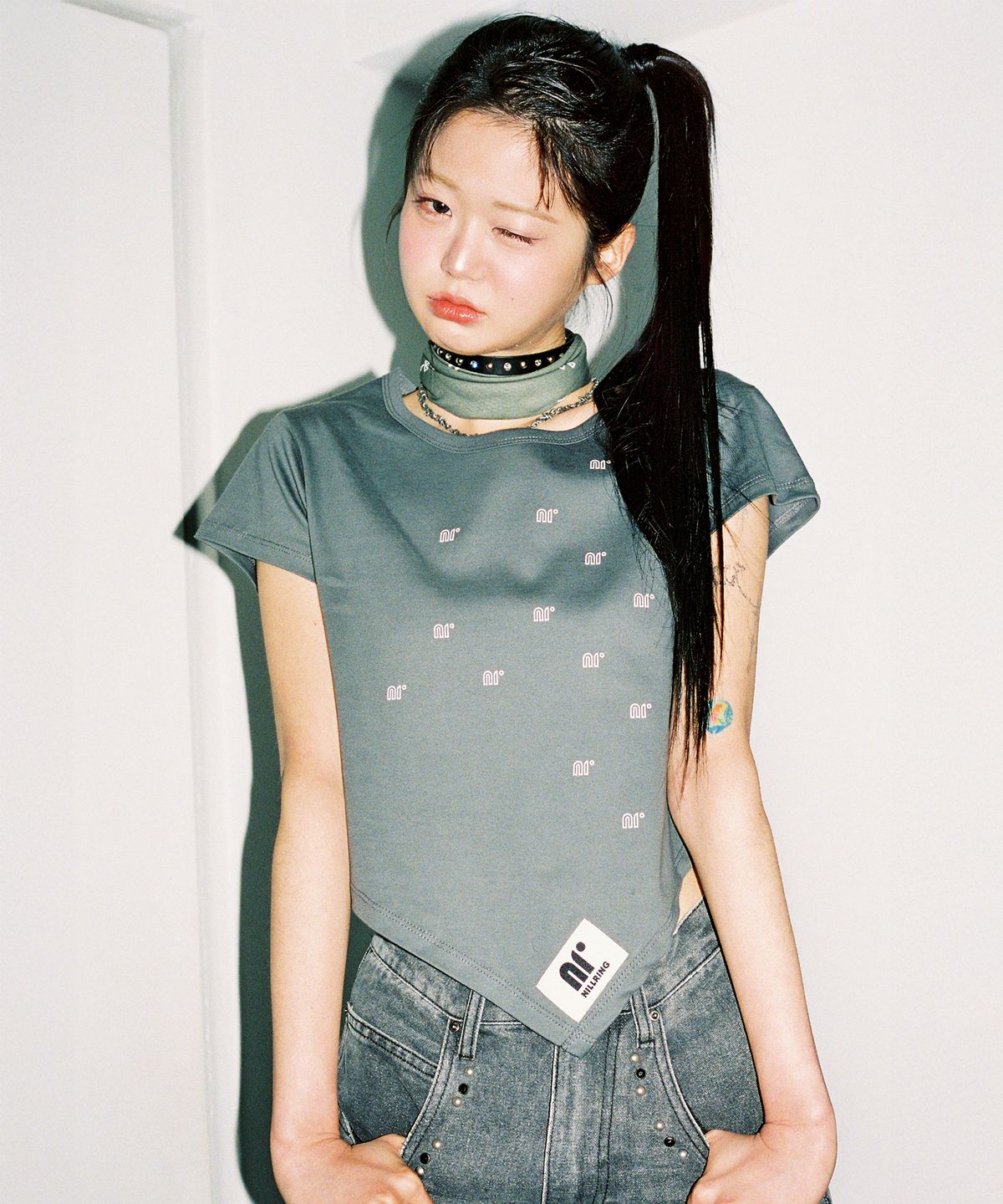 닐링(NILLRING) T10.00 Unbalanced Short-sleeved Print T-shirt_Khaki