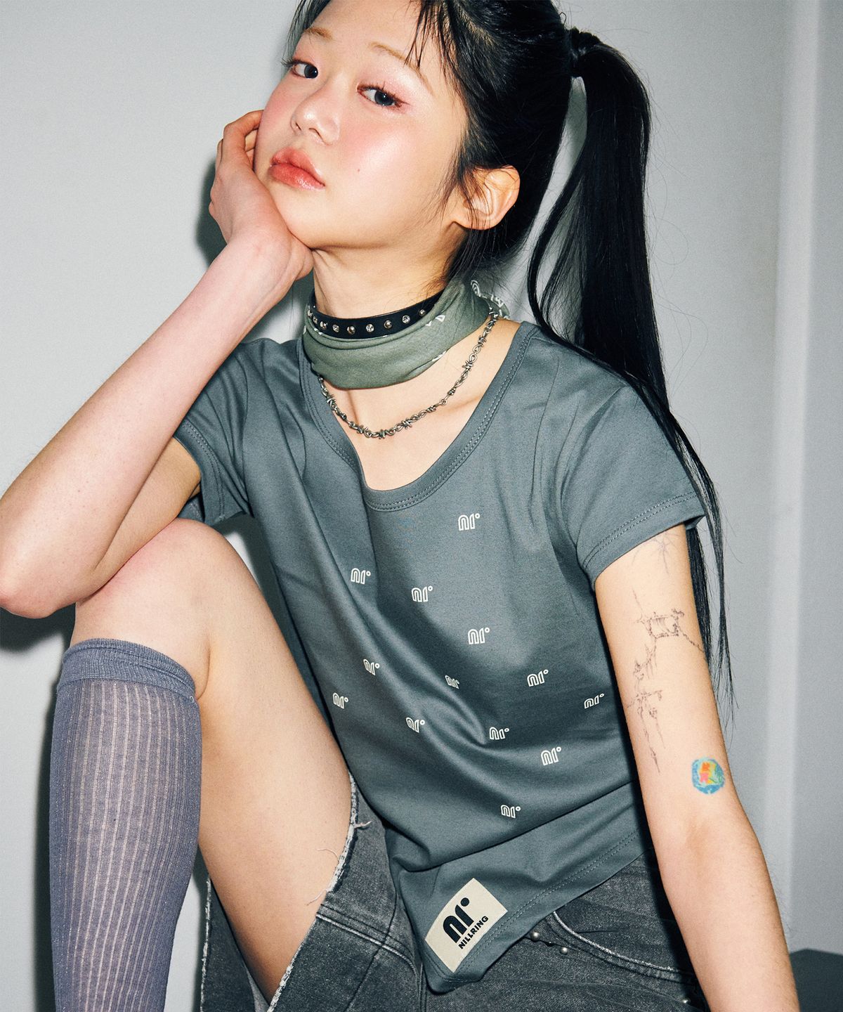닐링(NILLRING) T10.00 Unbalanced Short-sleeved Print T-shirt_Khaki