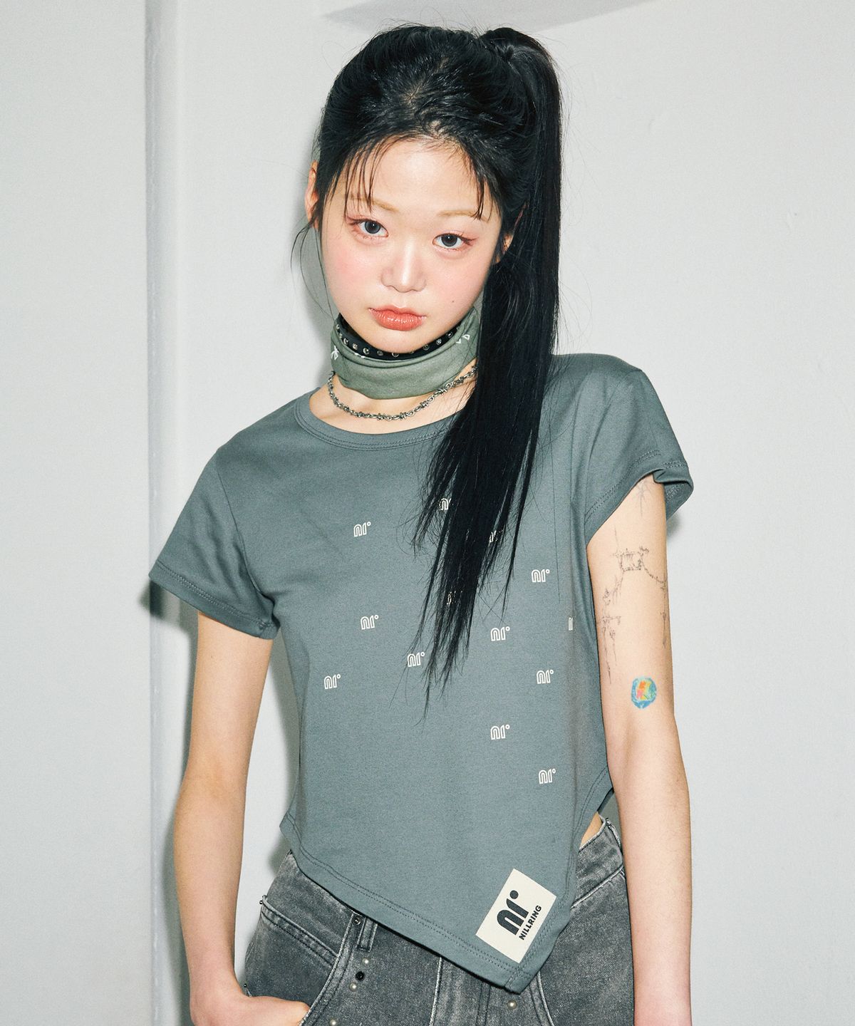 닐링(NILLRING) T10.00 Unbalanced Short-sleeved Print T-shirt_Khaki