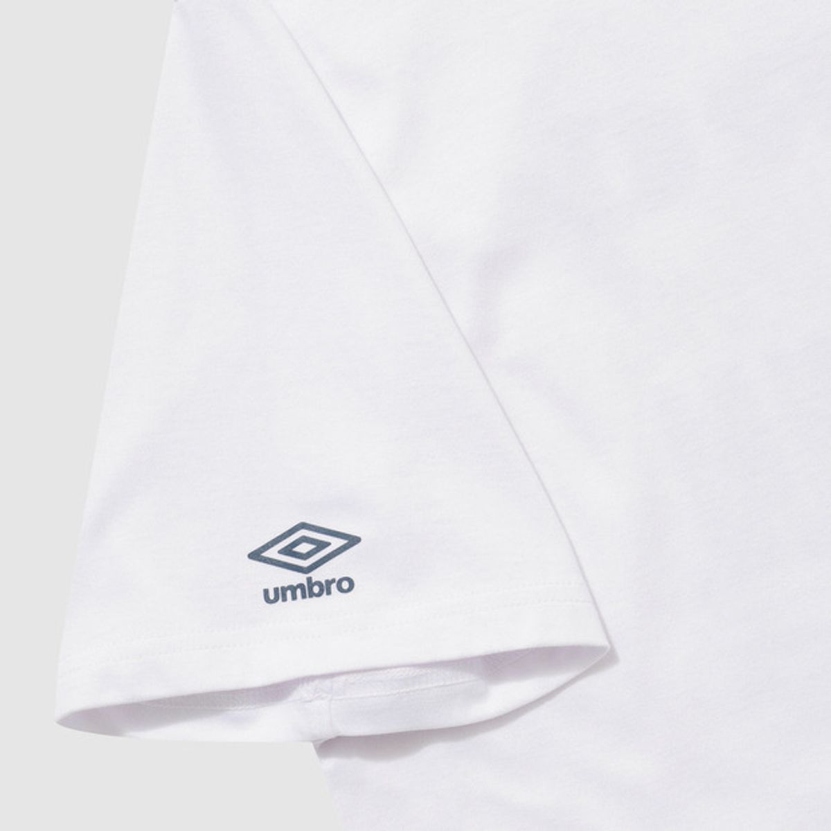 엄브로(UMBRO) 아이스코튼 듀라론 쿨링 레터링 반팔 티셔츠 화이트(UQ221CRS66)