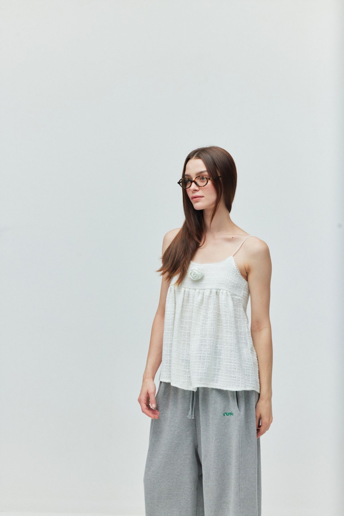 로지(ROSIE) tweed sleeveless top/white