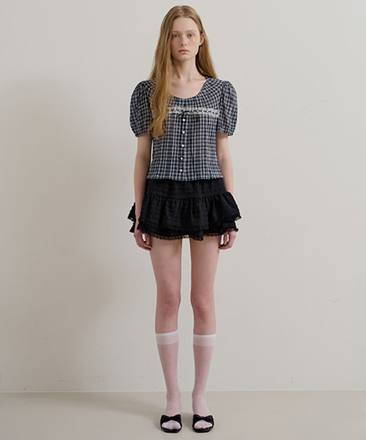 모어댄라이크(MORE THAN LIKE) CHECK RIBBON LACE BLOUSE - NAVY