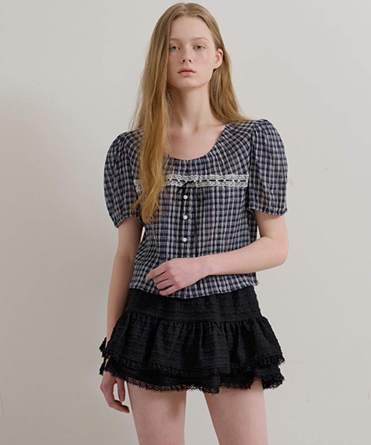 모어댄라이크(MORE THAN LIKE) CHECK RIBBON LACE BLOUSE - NAVY