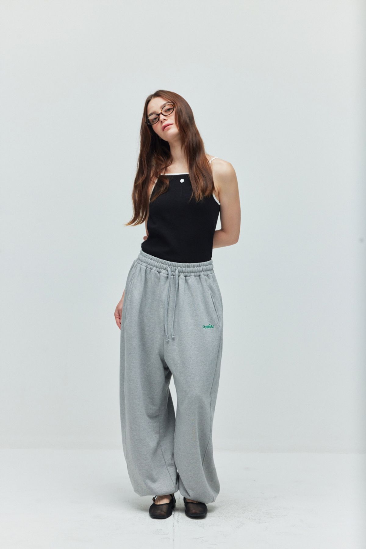 로지(ROSIE) Rose ribbed top_black