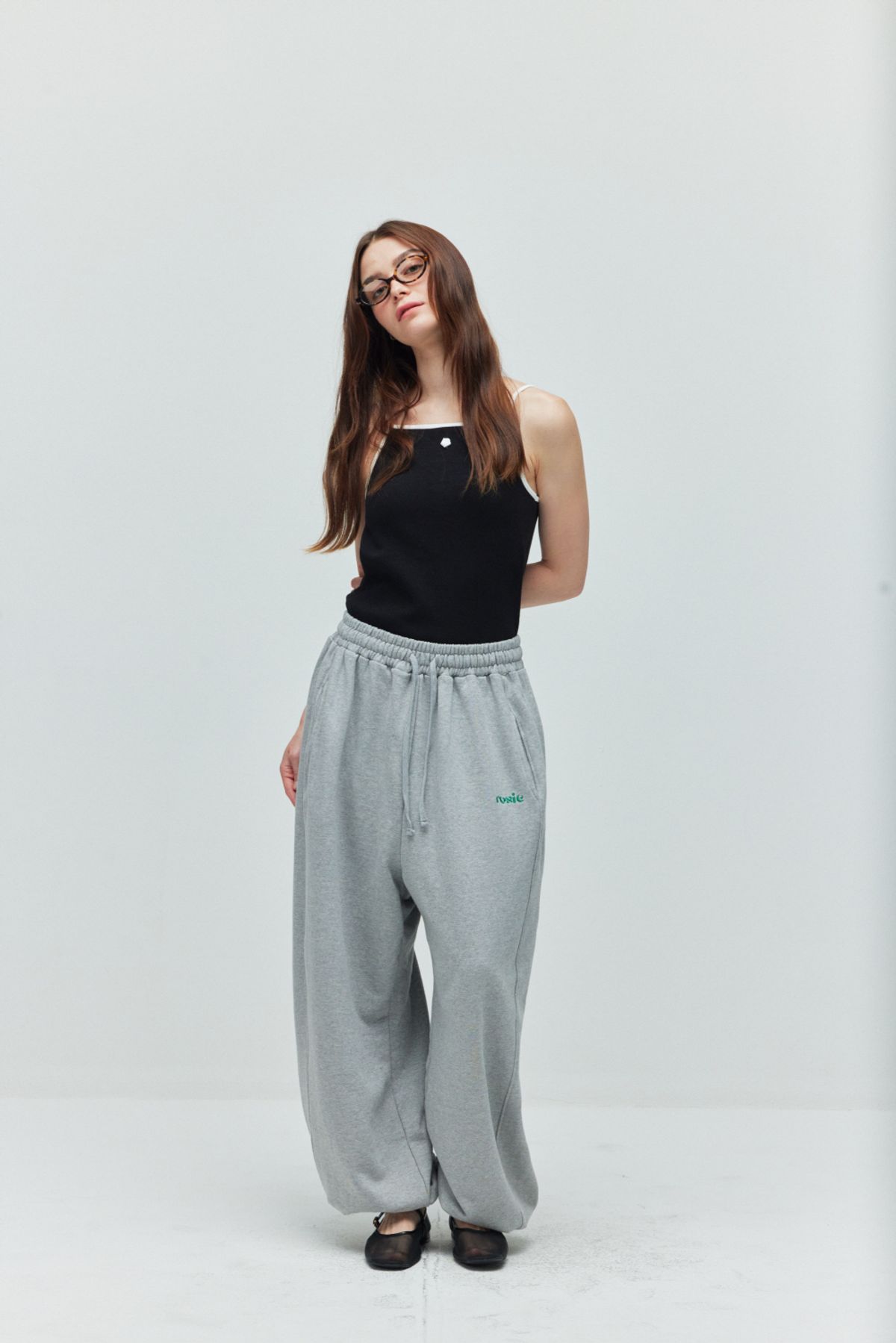 로지(ROSIE) Rose ribbed top_black