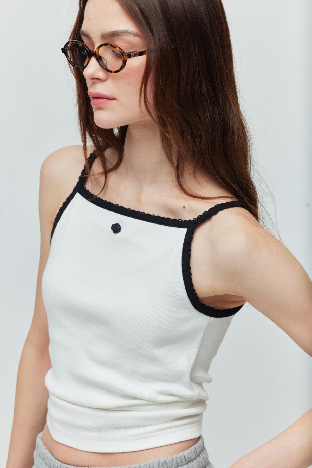 로지(ROSIE) Rose ribbed top_white