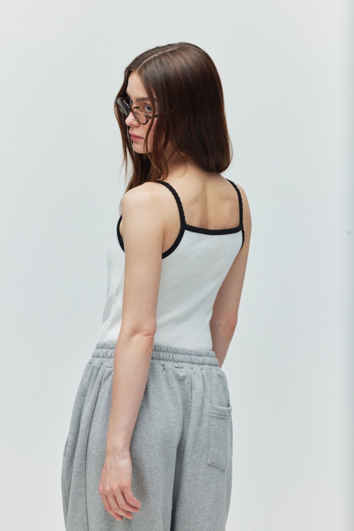 로지(ROSIE) Rose ribbed top_white