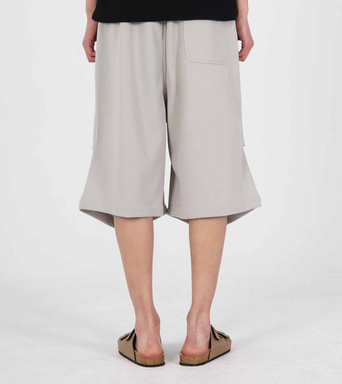 버튼서울(BUTTON SEOUL) 에센셜 그레이 스웻 쇼츠 팬츠 (라이트 그레이)