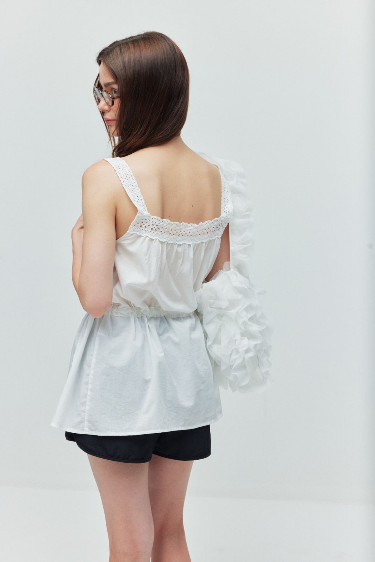 로지(ROSIE) Reina sleeveless top