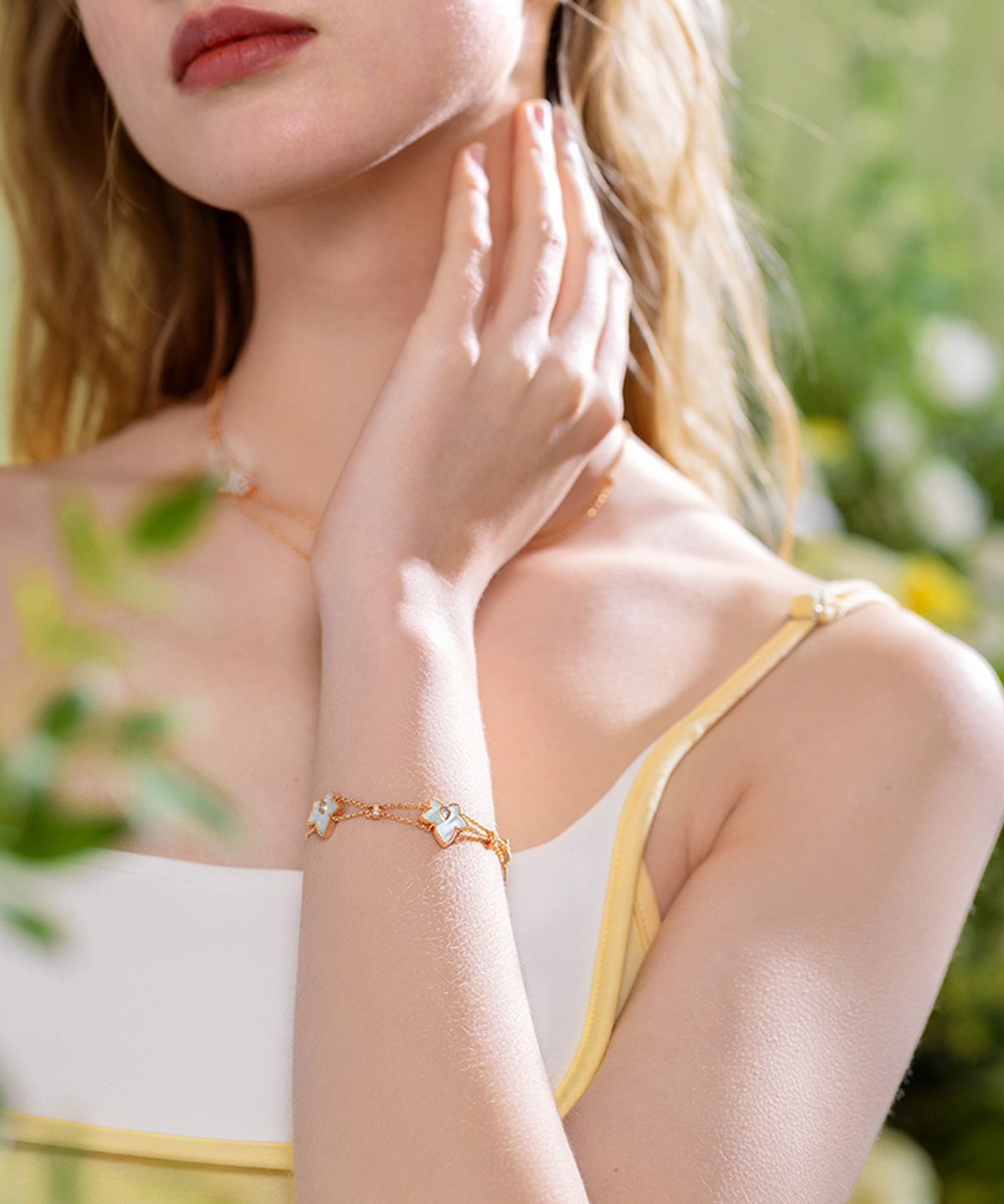 롤라로즈(LOLA ROSE) Ivy 마더오브펄 멀티펜던트 큐빅 브레이슬릿 여성 레이어드팔찌