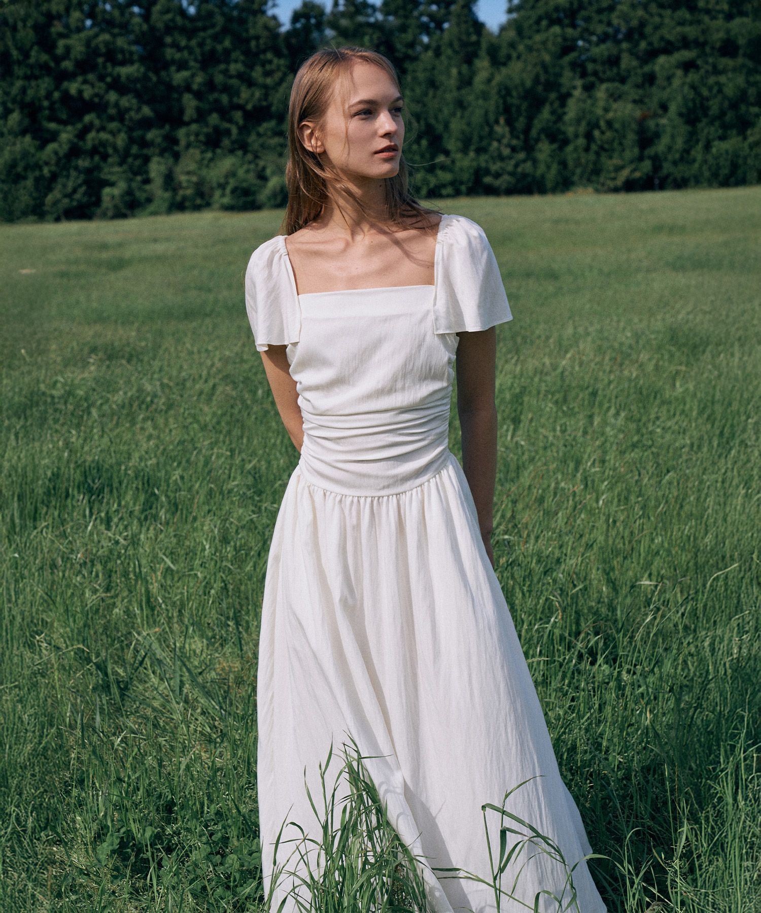 ★送料・関税込★I AM MARI★Minuet Smoke Shirring Dress★ HQ white tiered smocked midi dress. adjustable strap and has