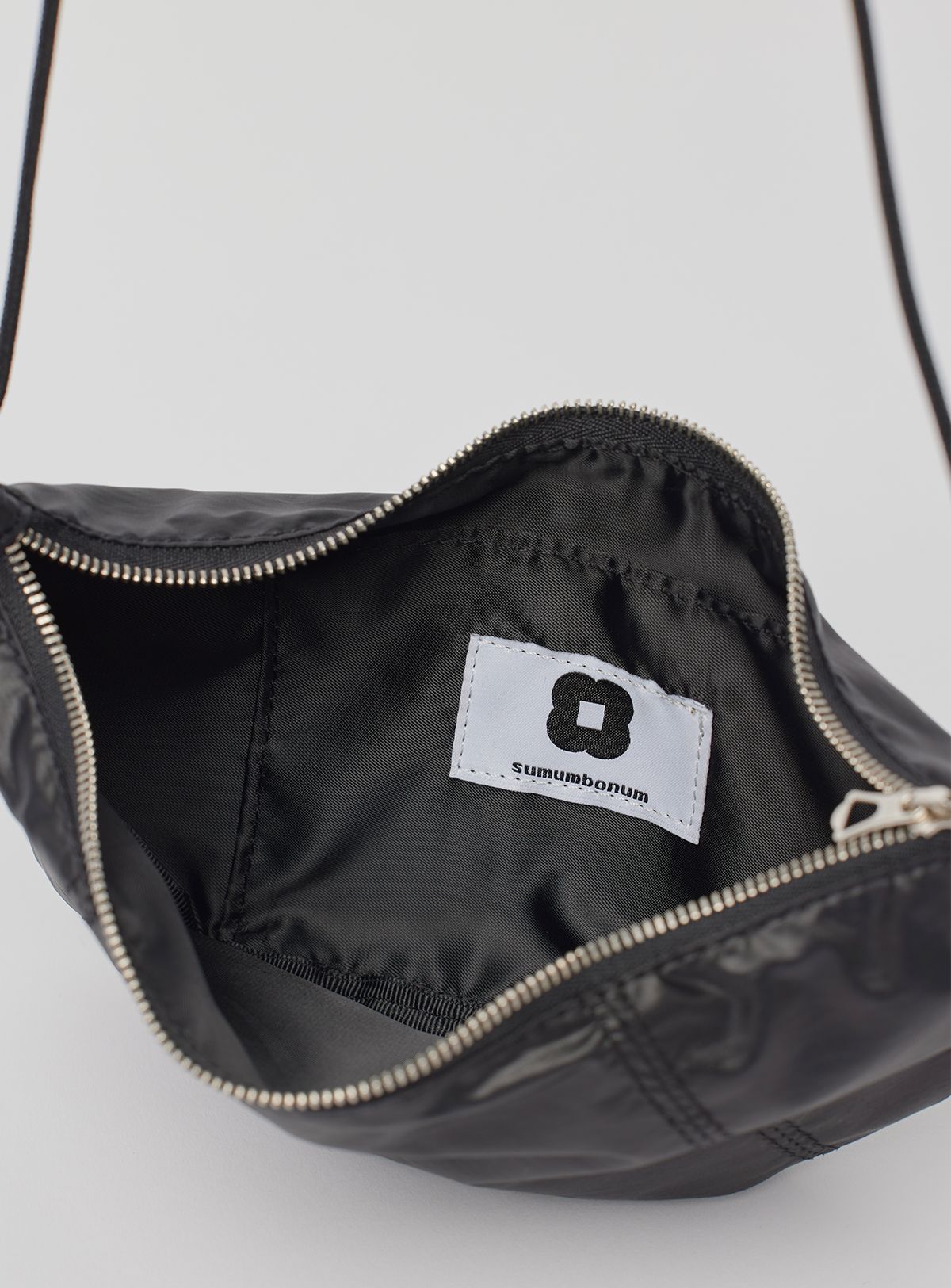 수뭄보눔(SUMUMBONUM) Owen Bag [Black]