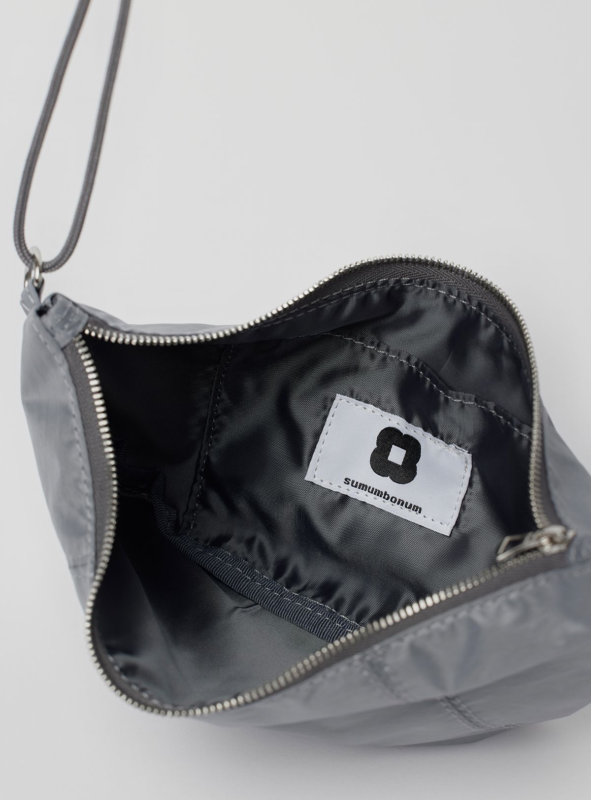 수뭄보눔(SUMUMBONUM) Owen Bag [Gray]