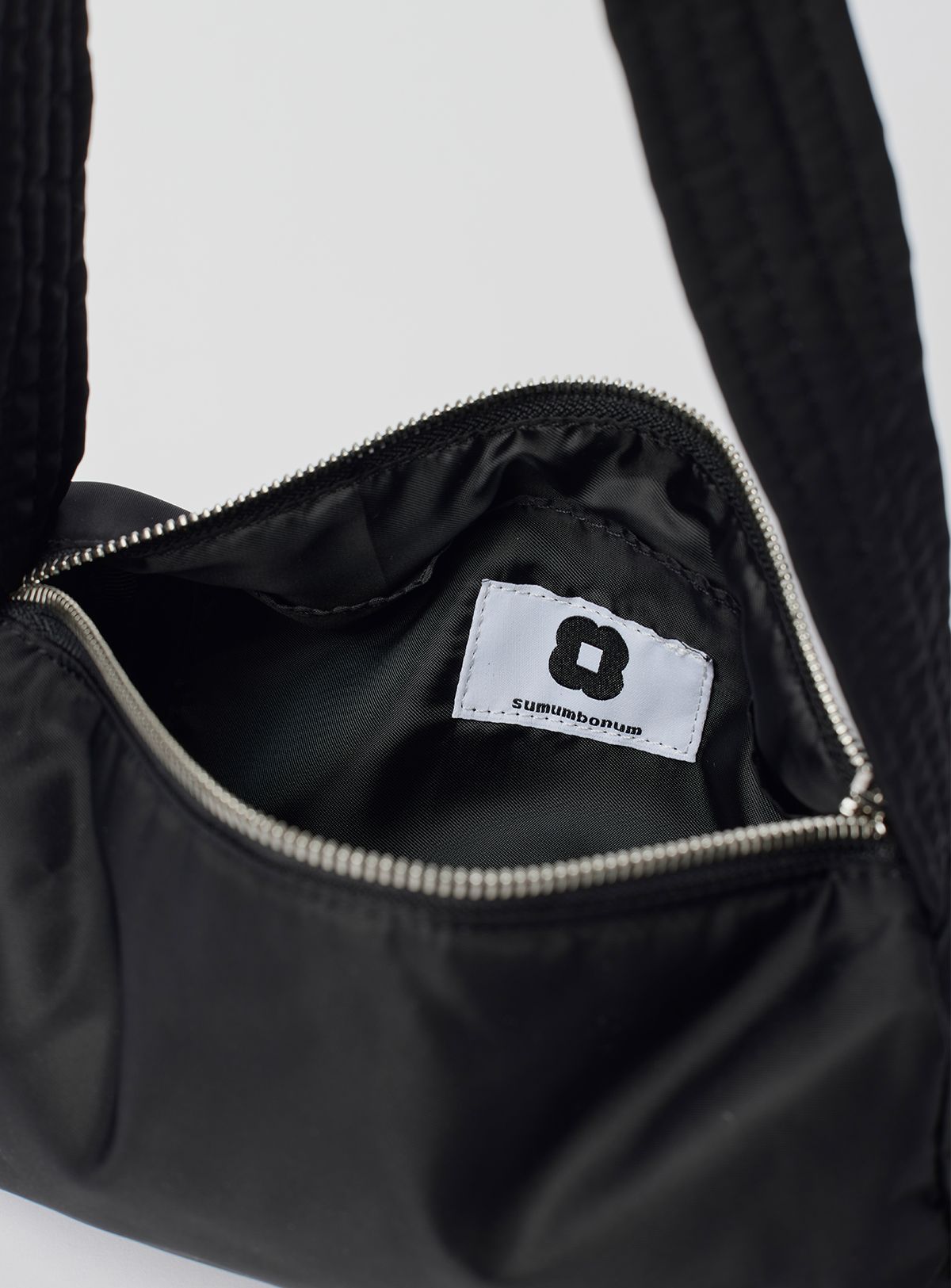수뭄보눔(SUMUMBONUM) Liam Bag [Black]