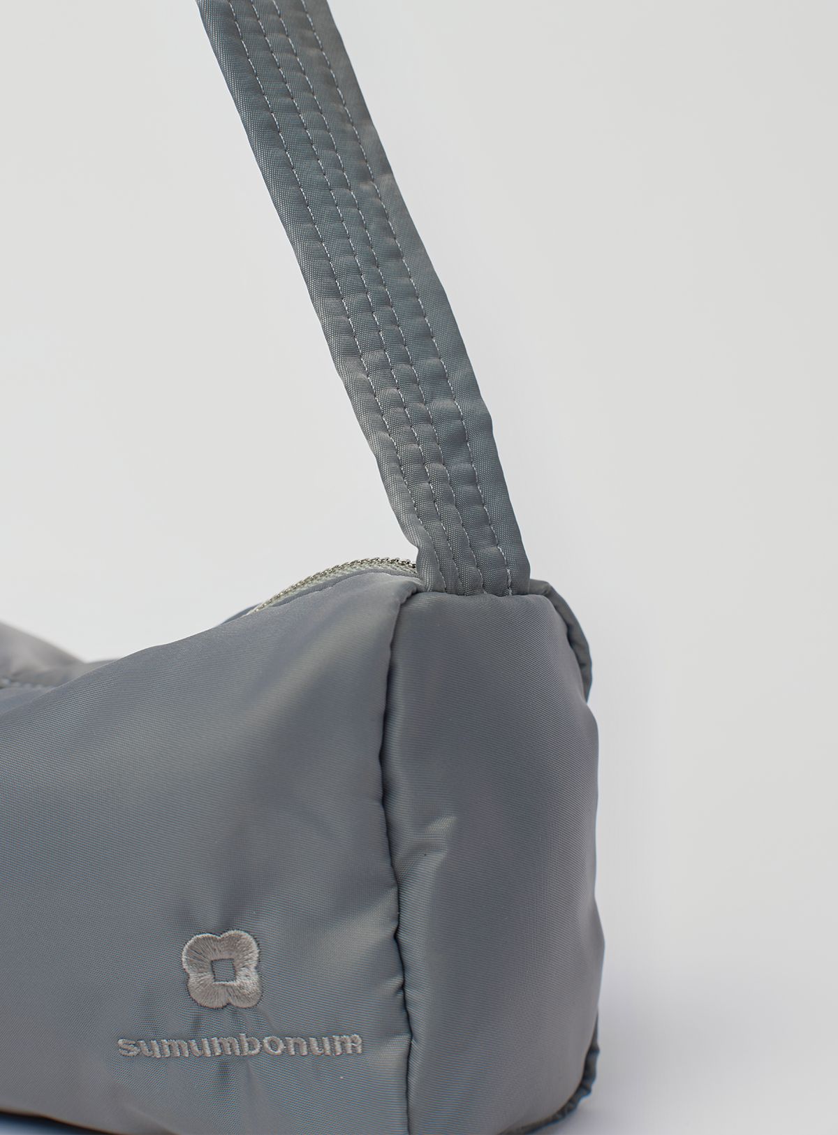 수뭄보눔(SUMUMBONUM) Liam Bag [Gray]