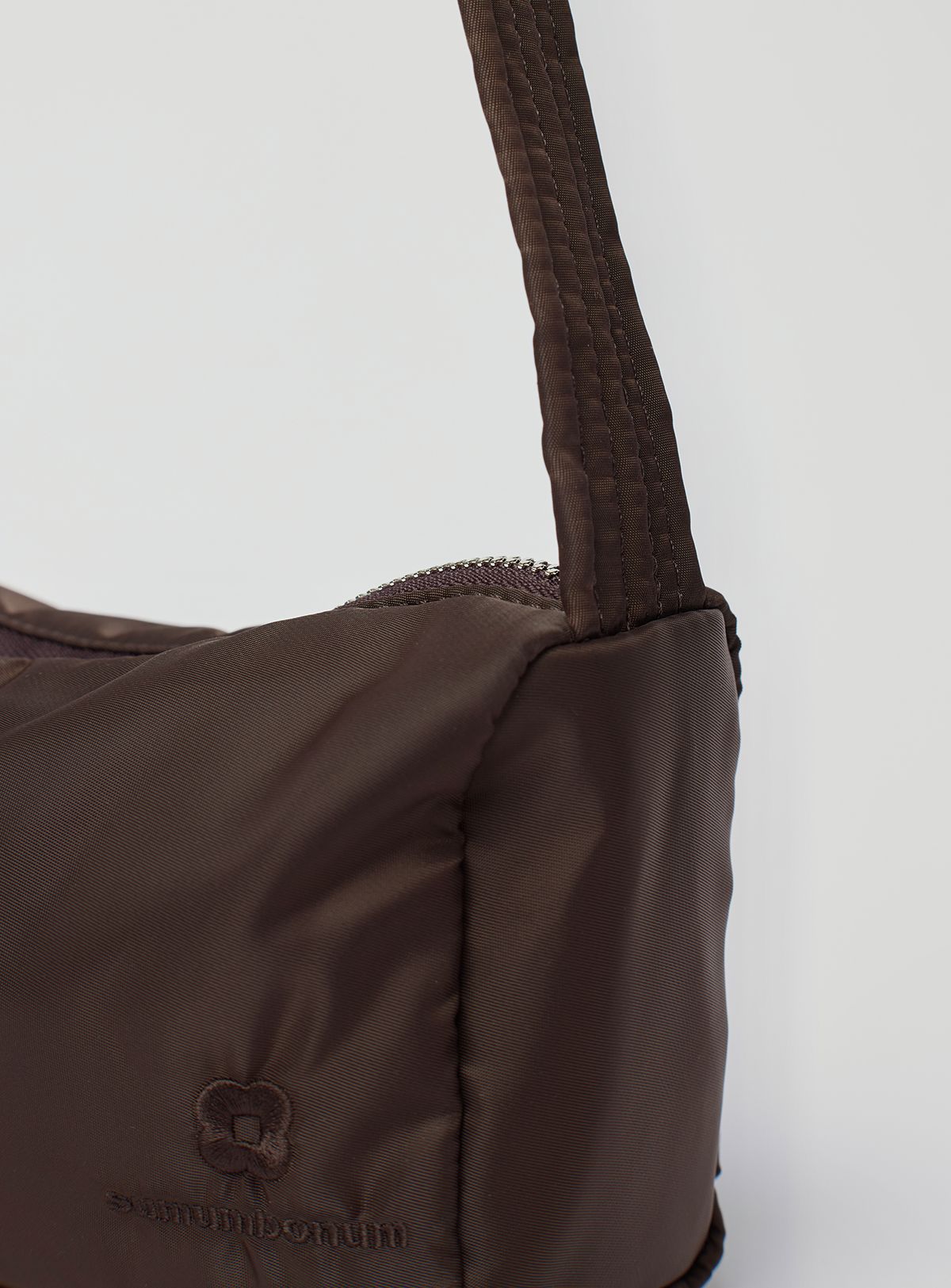 수뭄보눔(SUMUMBONUM) Liam Bag [Brown]