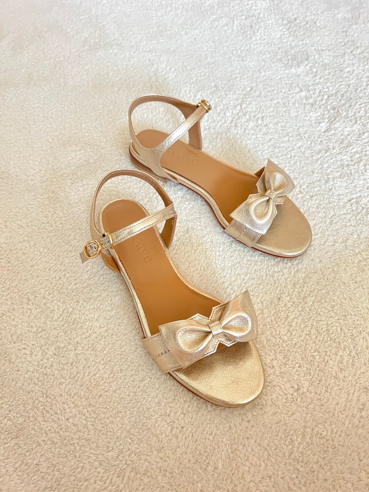 효에이브(HYOAVE) 블레어 리본 샌들 - 샴페인 골드
