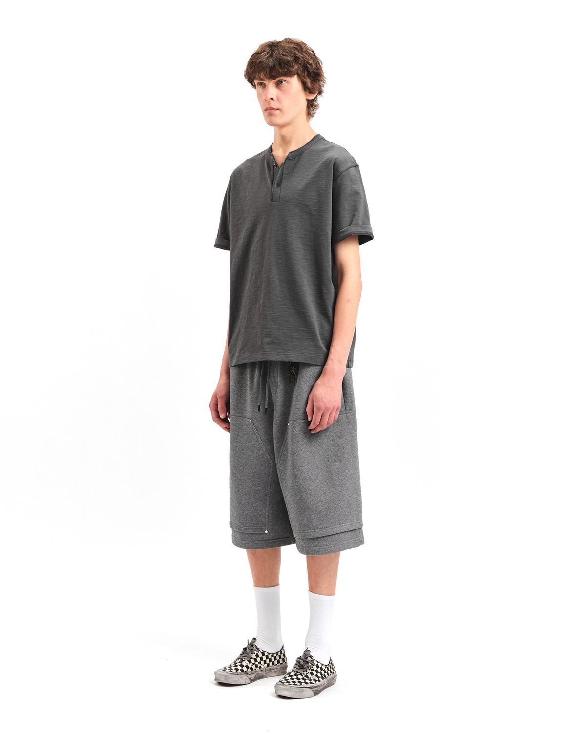 포커페이스(POKERFACE) DOUBLE KNEE BERMUDA SWEAT PANTS CHARCOAL