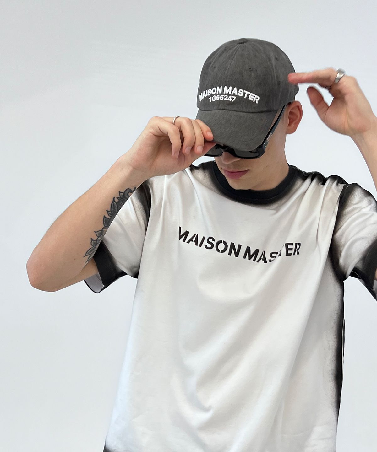 메종마스터(MAISON MASTER) 피그먼트 커브로고 볼캡
