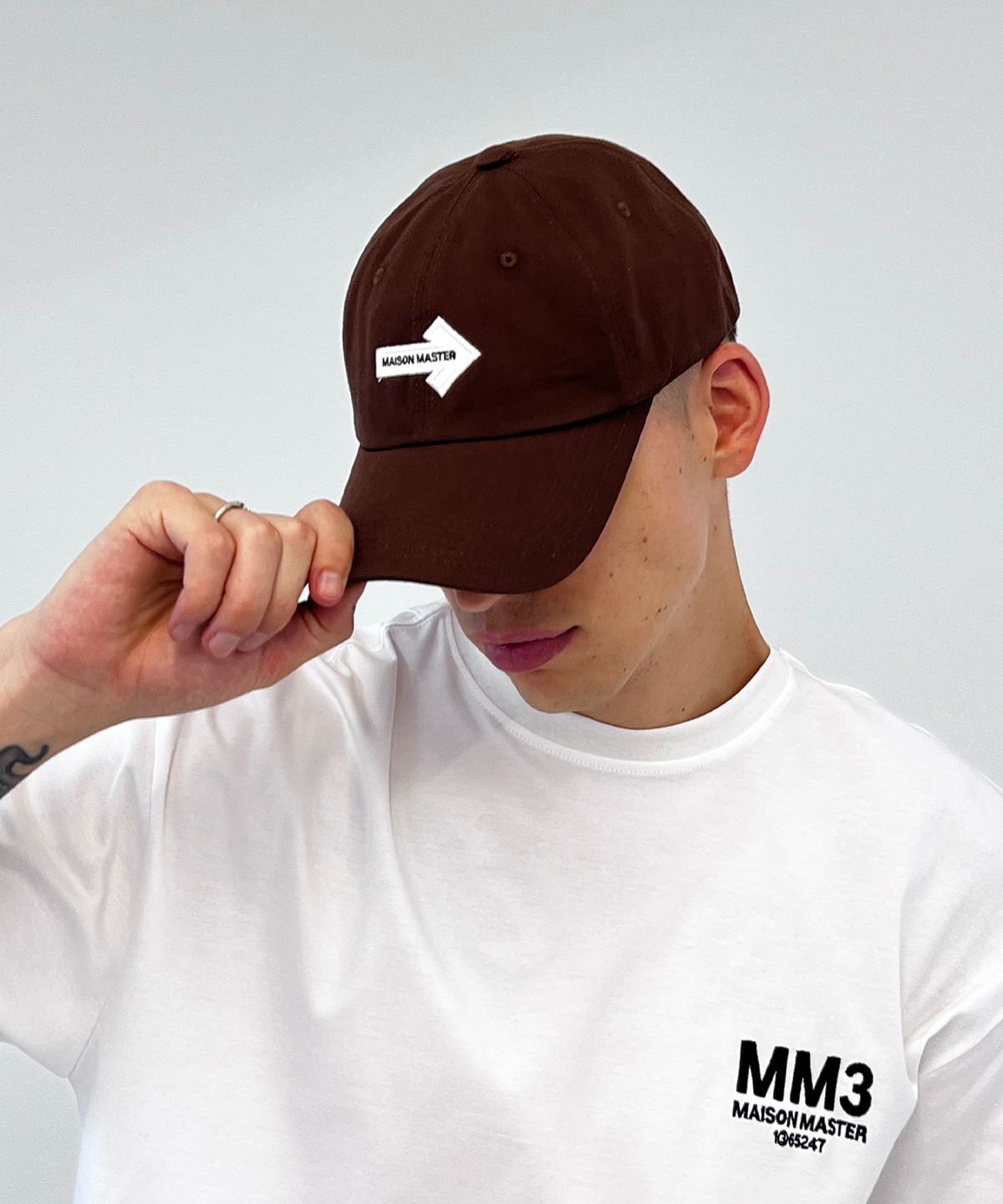 메종마스터(MAISON MASTER) 스몰 애어로우 볼캡