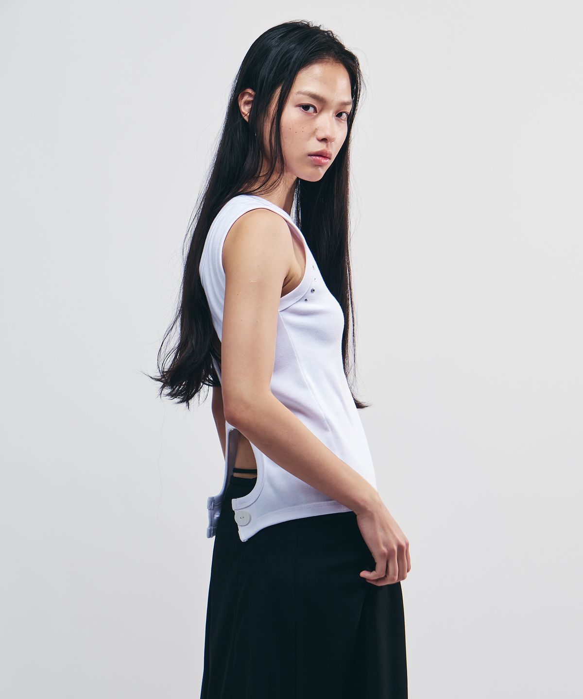 시티브리즈(CITYBREEZE) 스터드 백홀 슬리브리스_WHITE