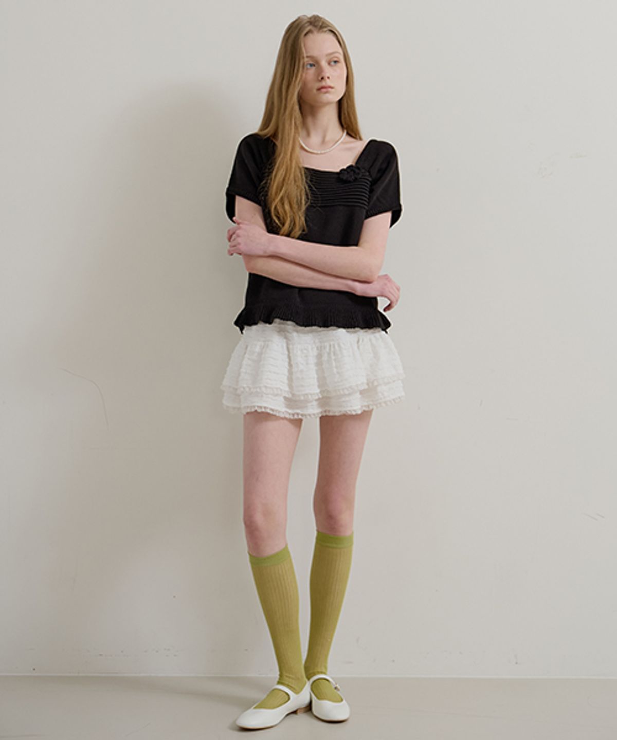 모어댄라이크(MORE THAN LIKE) SQUARE FLOWER KNIT - BLACK