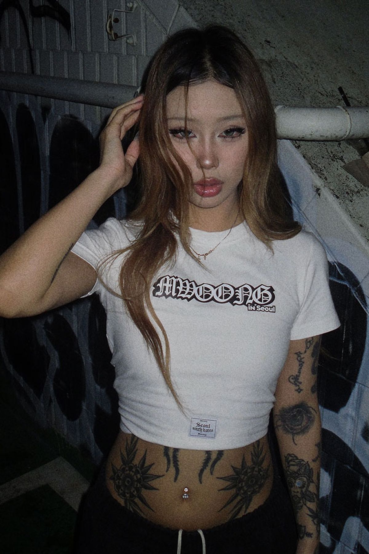 뭉(MWOONG) bloom in Seoul crop Tee(white)