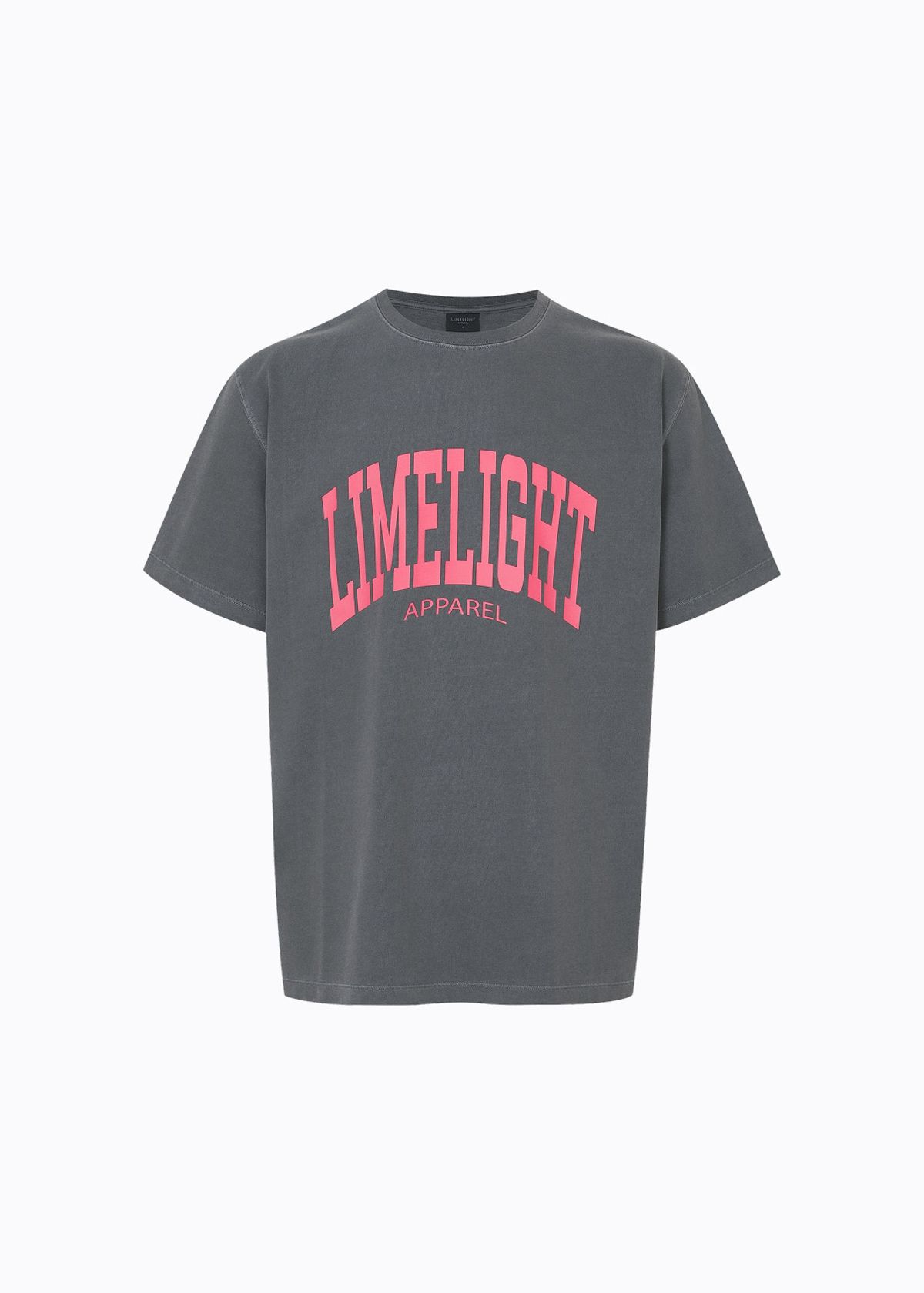 라임라잇 어패럴(LIMELIGHT APPAREL) 어패럴 피그먼트 아치 로고 티셔츠 (차콜/핑크)