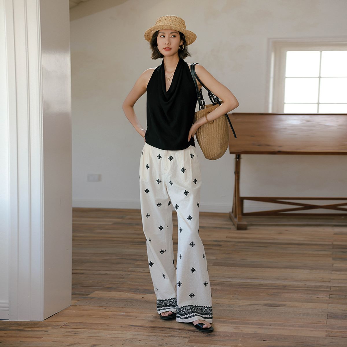 랭썬(LANGSON) LS_Embroidery thin wide pendant pants