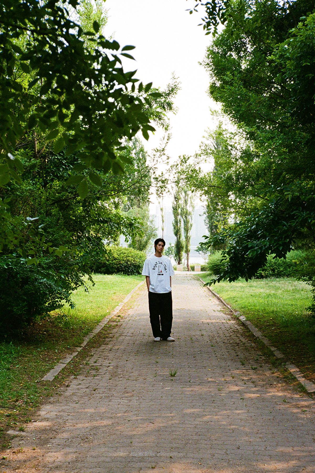 홀리선(HORLISUN) 25 B.S.C GRAPHIC T-SHIRT ASTRONAUT