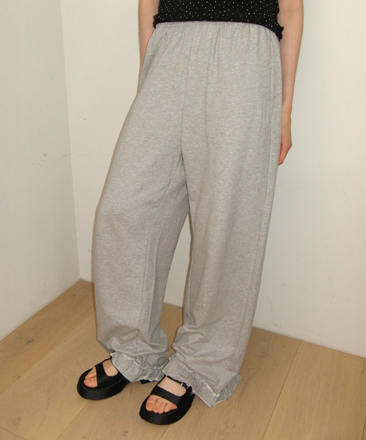 론론(RONRON) RUFFLE WRAPOVER PANTS MELANGE GREY