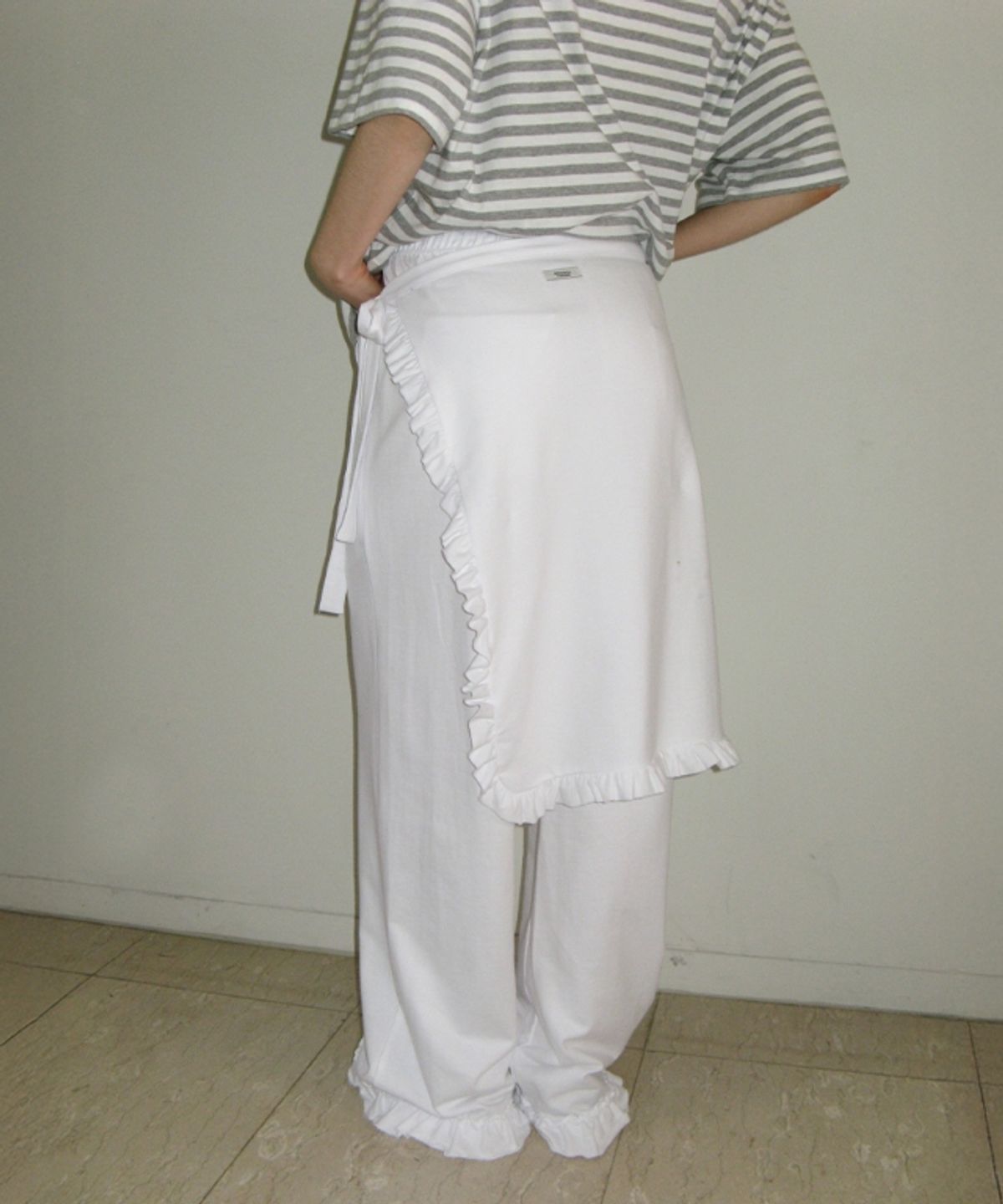 론론(RONRON) RUFFLE WRAPOVER PANTS WHITE