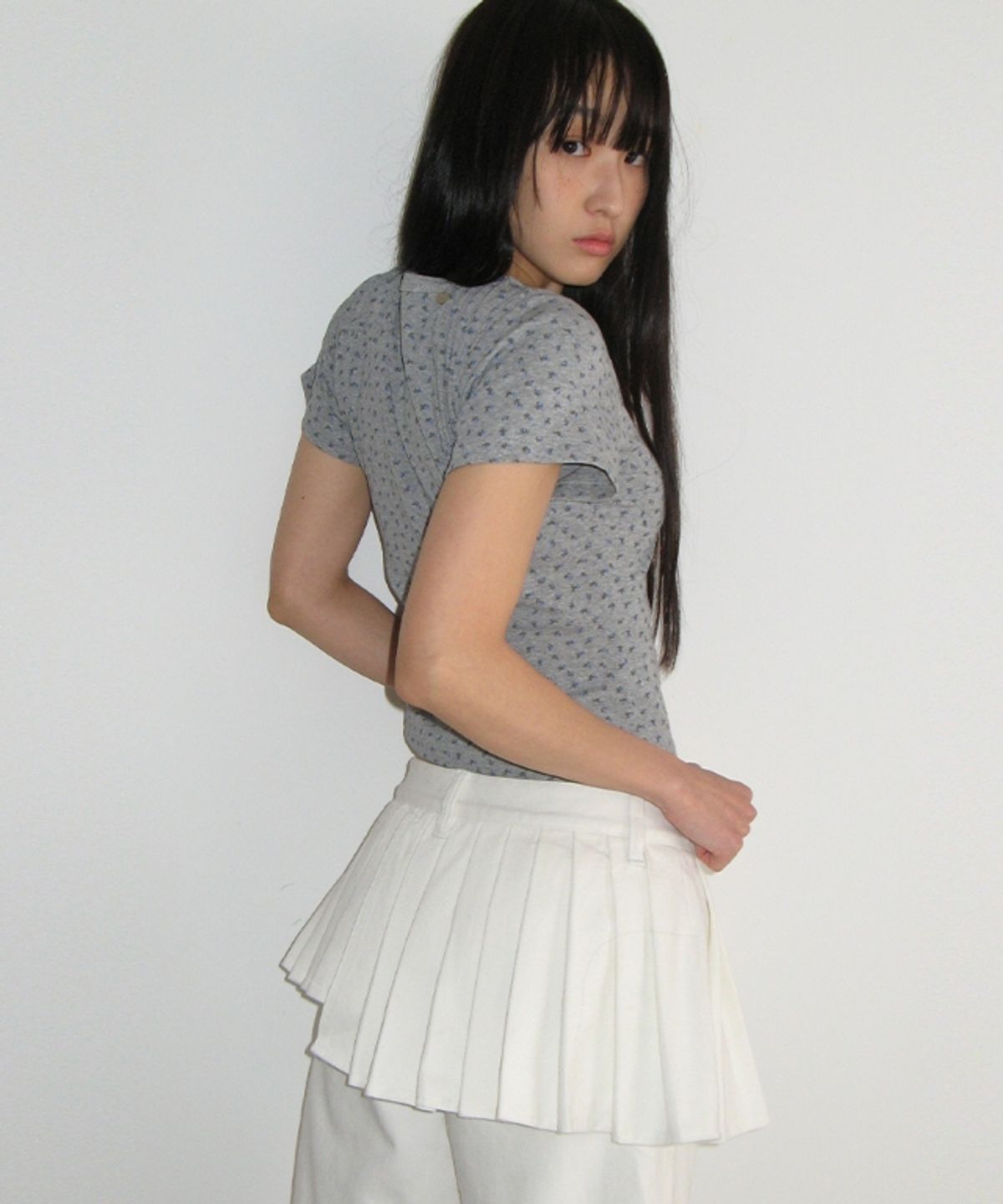 론론(RONRON) OFF BALANCE PLEAT LAYERED SHORTS PANTS WHITE