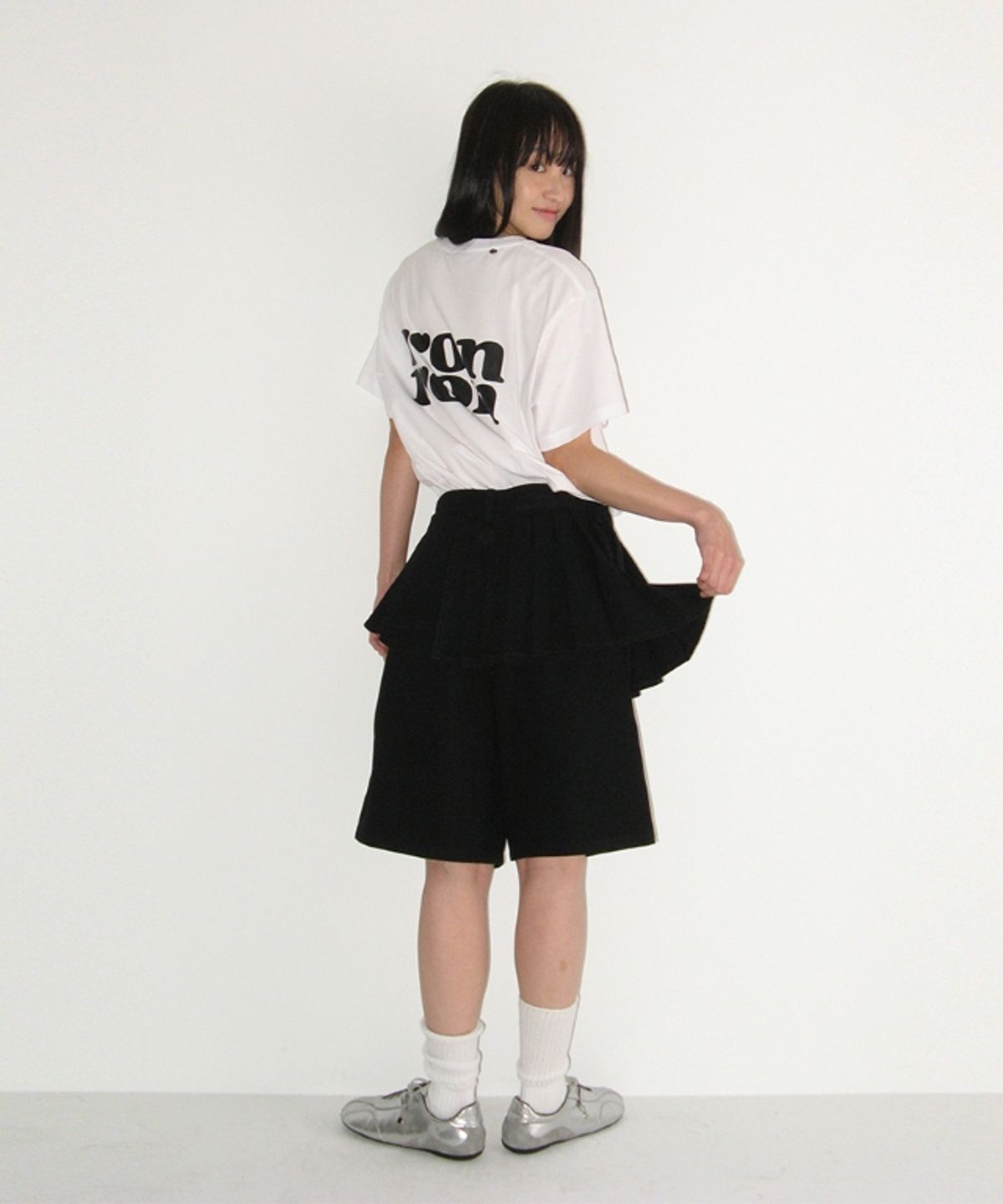 론론(RONRON) OFF BALANCE PLEAT LAYERED SHORTS PANTS BLACK