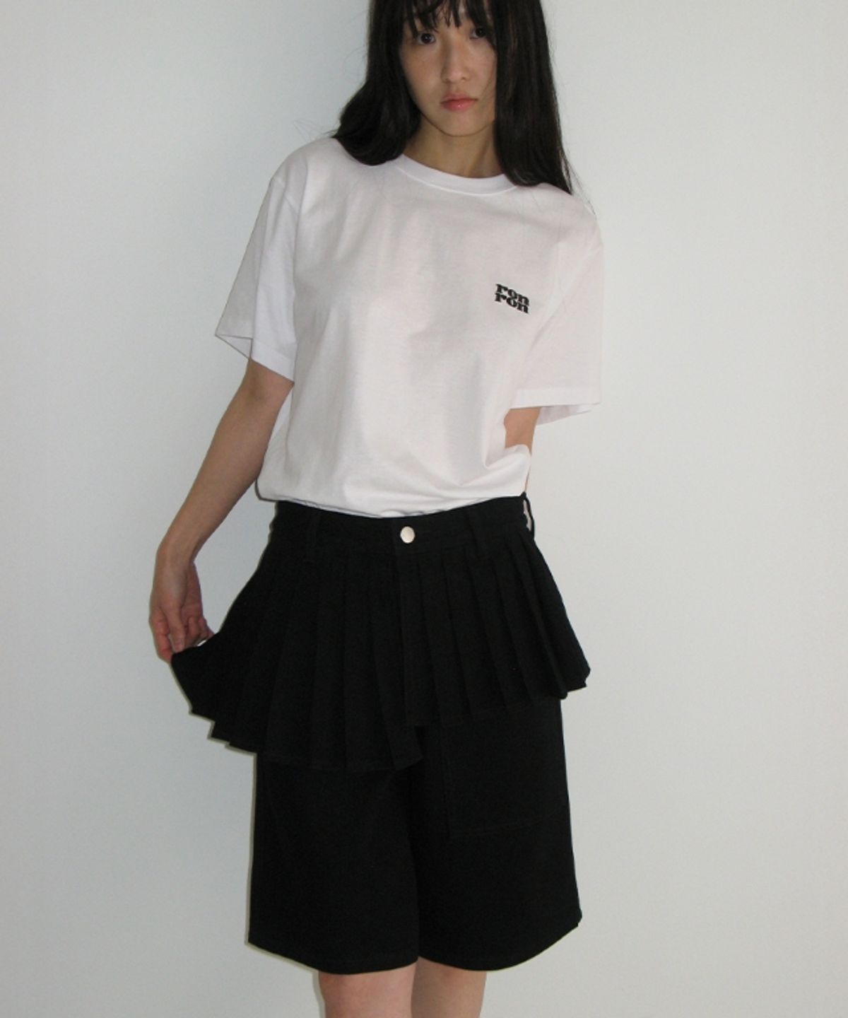 론론(RONRON) OFF BALANCE PLEAT LAYERED SHORTS PANTS BLACK
